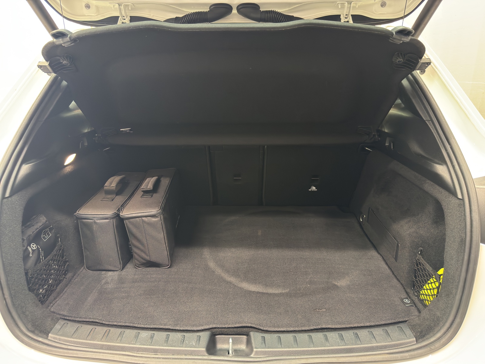 MERCEDES-BENZ EQA 300 Swiss Star 4Matic-image-10