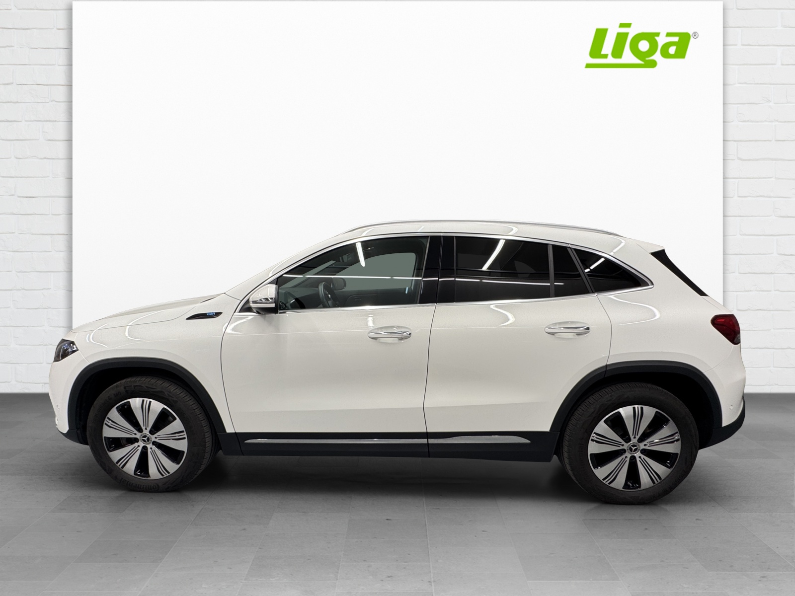 MERCEDES-BENZ EQA 300 Swiss Star 4Matic-showroom-element-2