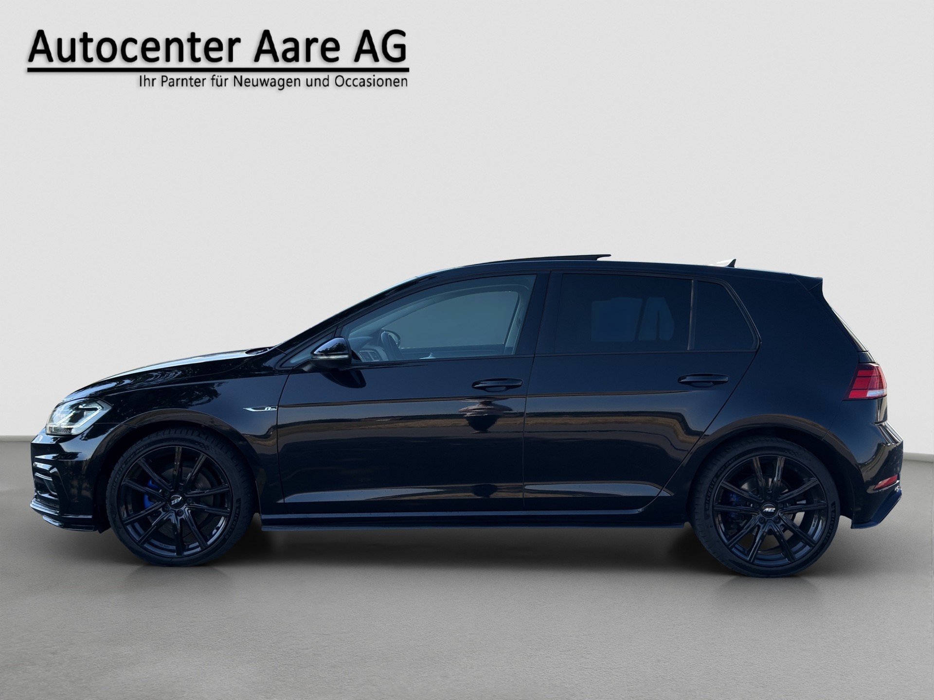 VW Golf 2.0 TDI Highline 4Motion R-LINE-showroom-element-3