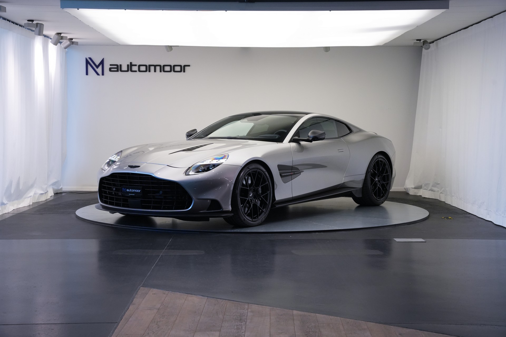 ASTON MARTIN Vanquish 5.2 V12 Bi-Turbo *Full Carbon* *Panorama* *Titanauspuff*