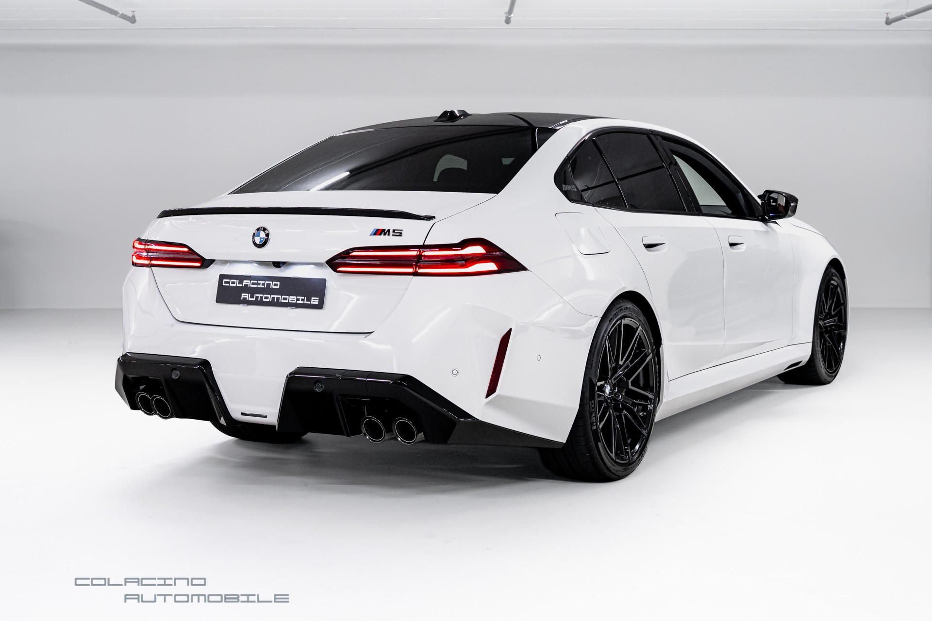 BMW M5 xDrive-showroom-element-1