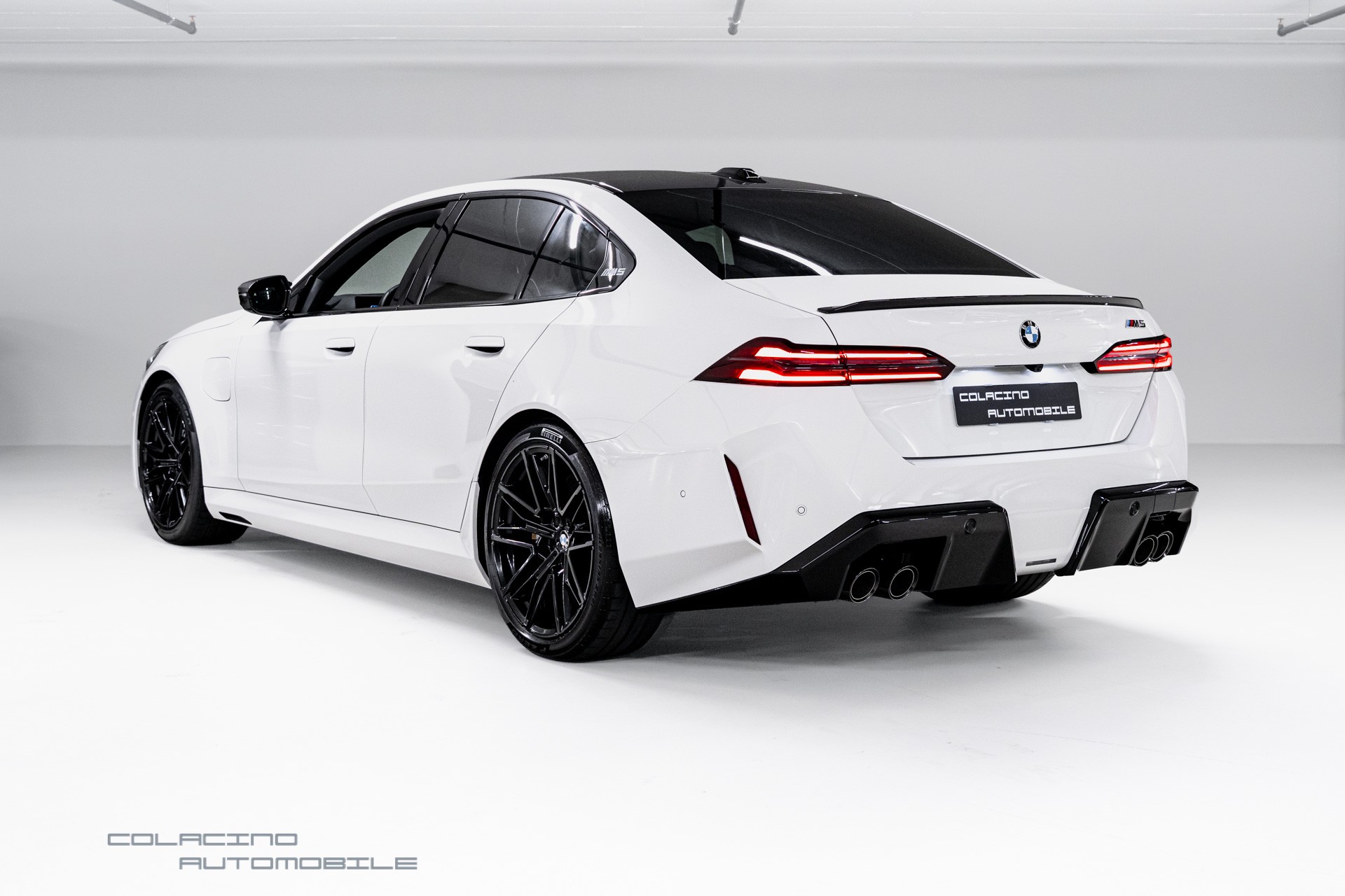 BMW M5 xDrive-showroom-element-3