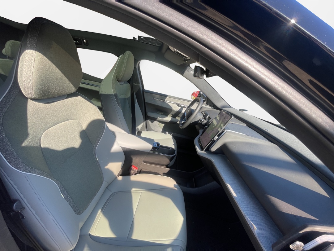 VOLVO EX30 E60 69kWh Twin Ultra-image-11