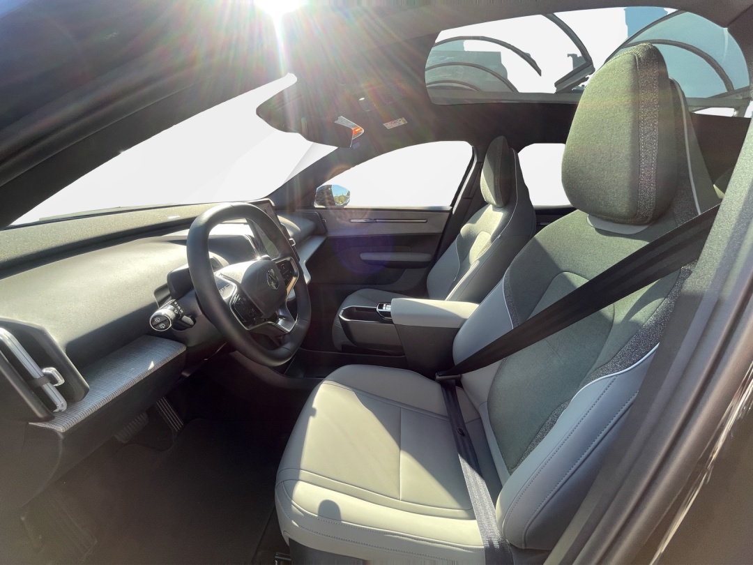VOLVO EX30 E60 69kWh Twin Ultra-image-8