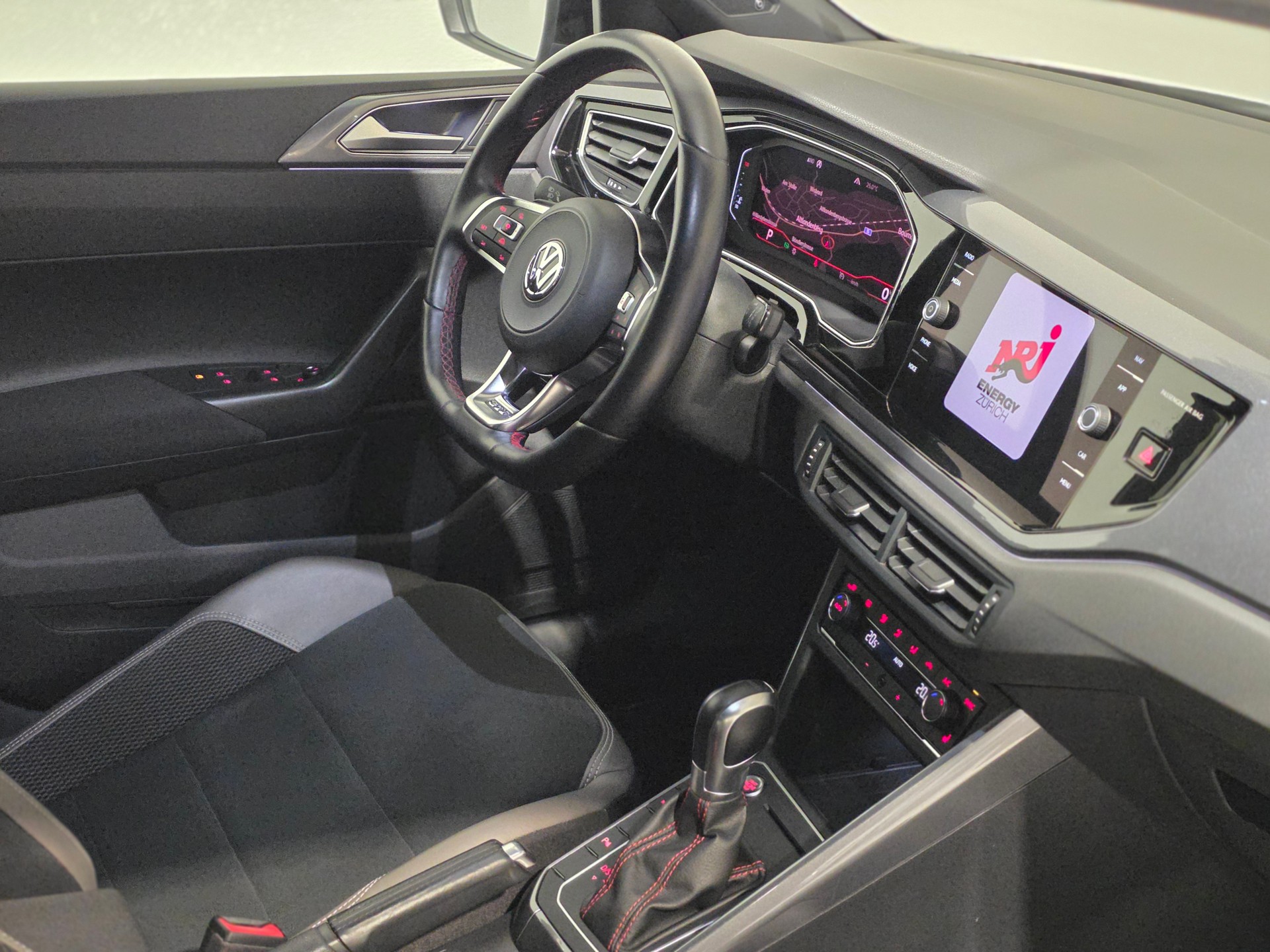 VW Polo 2.0 TSI GTI DSG-image-16
