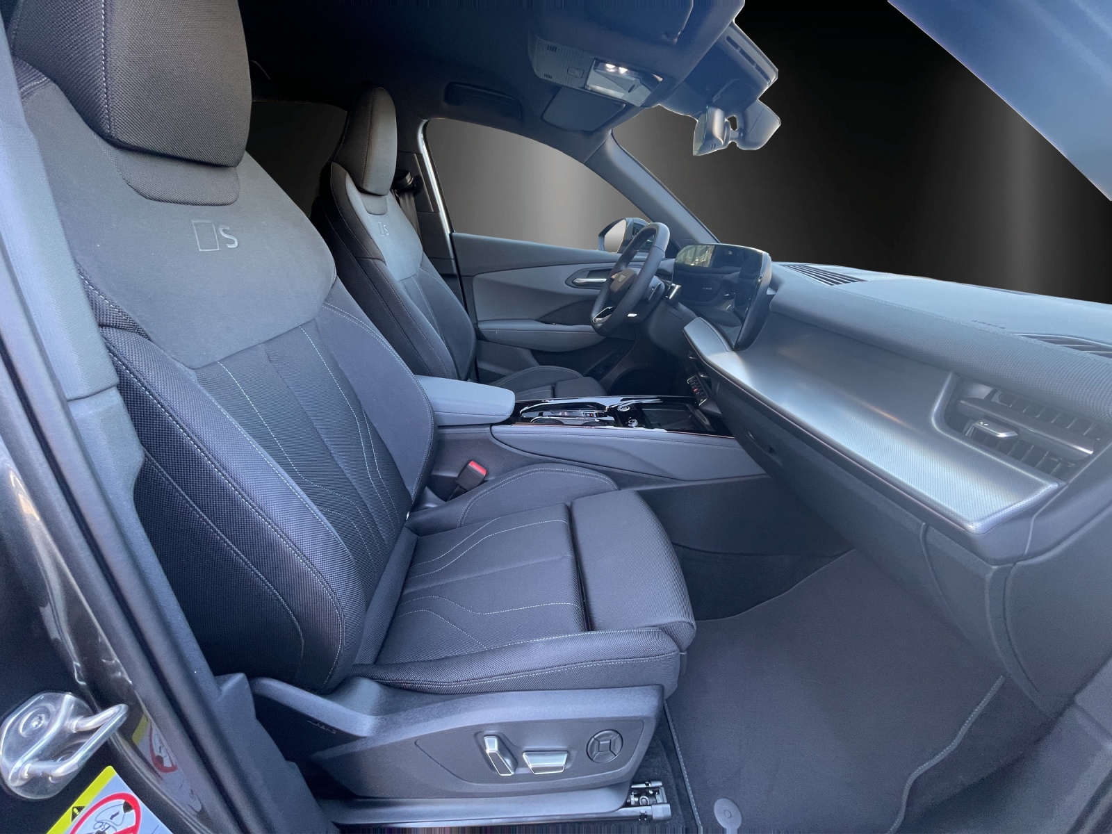 AUDI Q3 SUV TDI quattro 142 kW S tronic-image-8