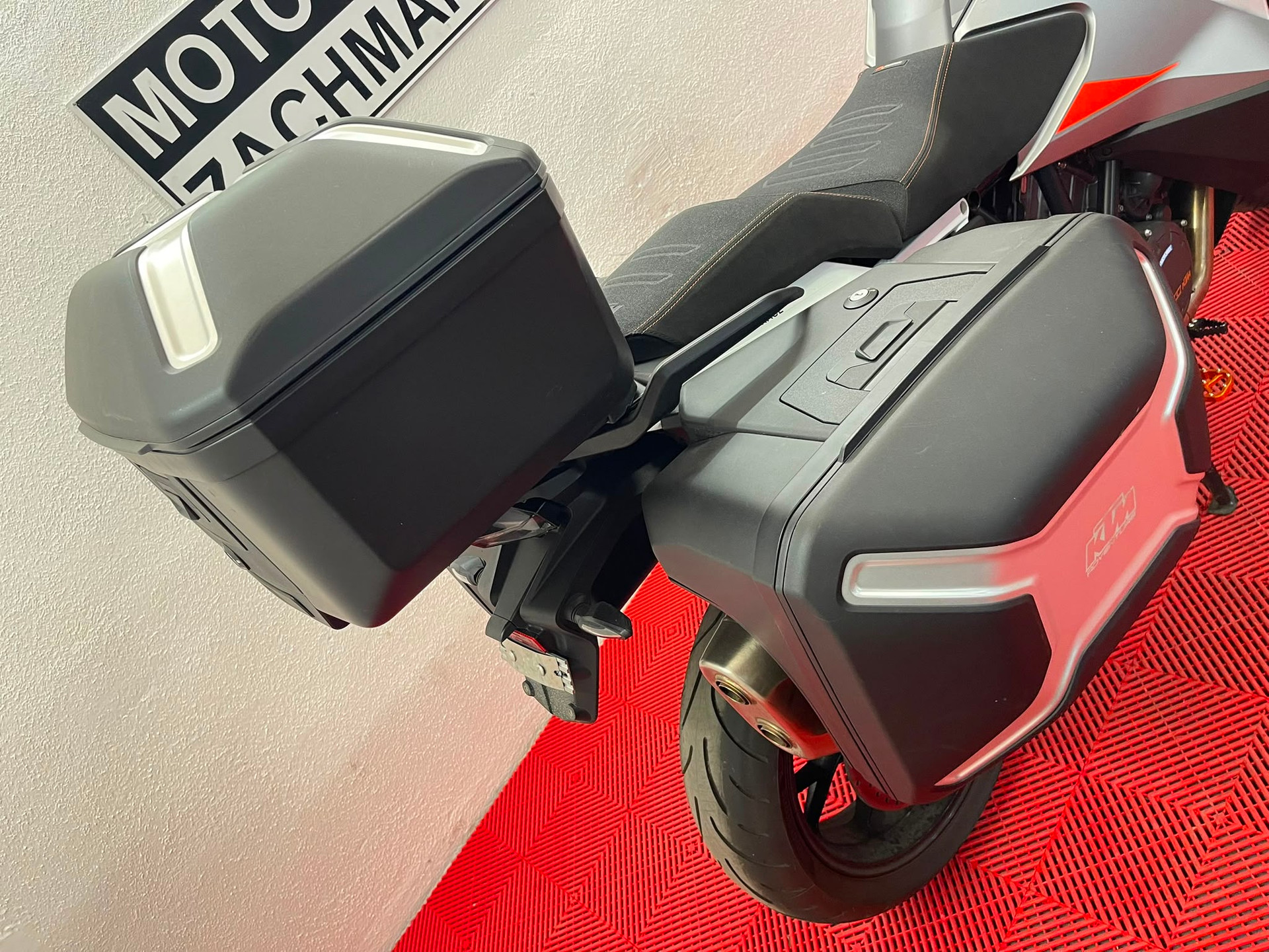 KTM 1290 Super Adventure S-image-6