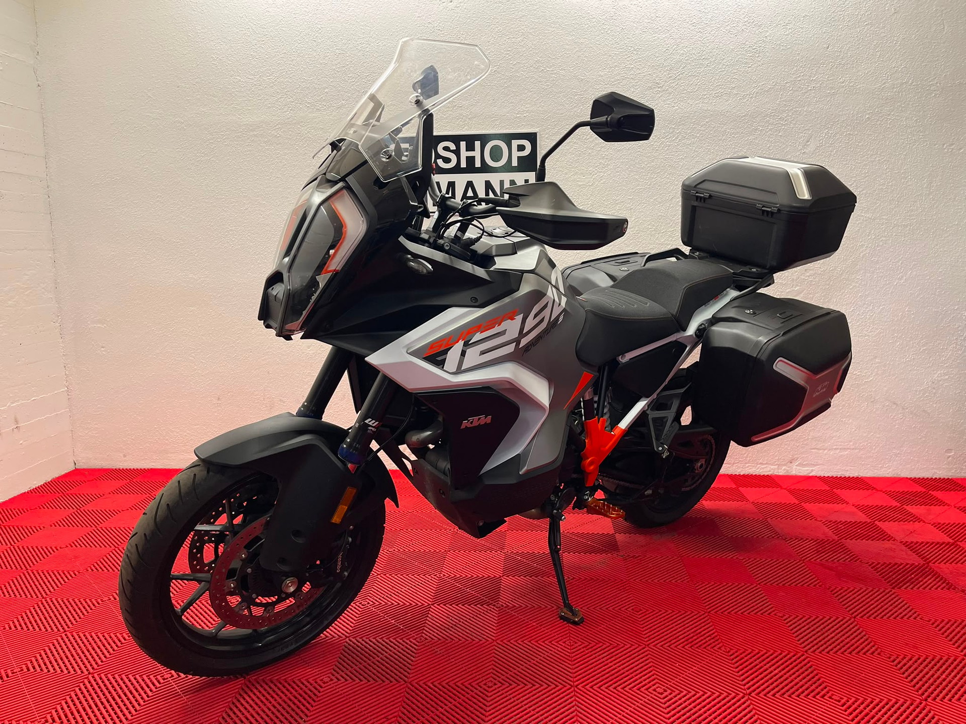 KTM 1290 Super Adventure S-showroom-element-2