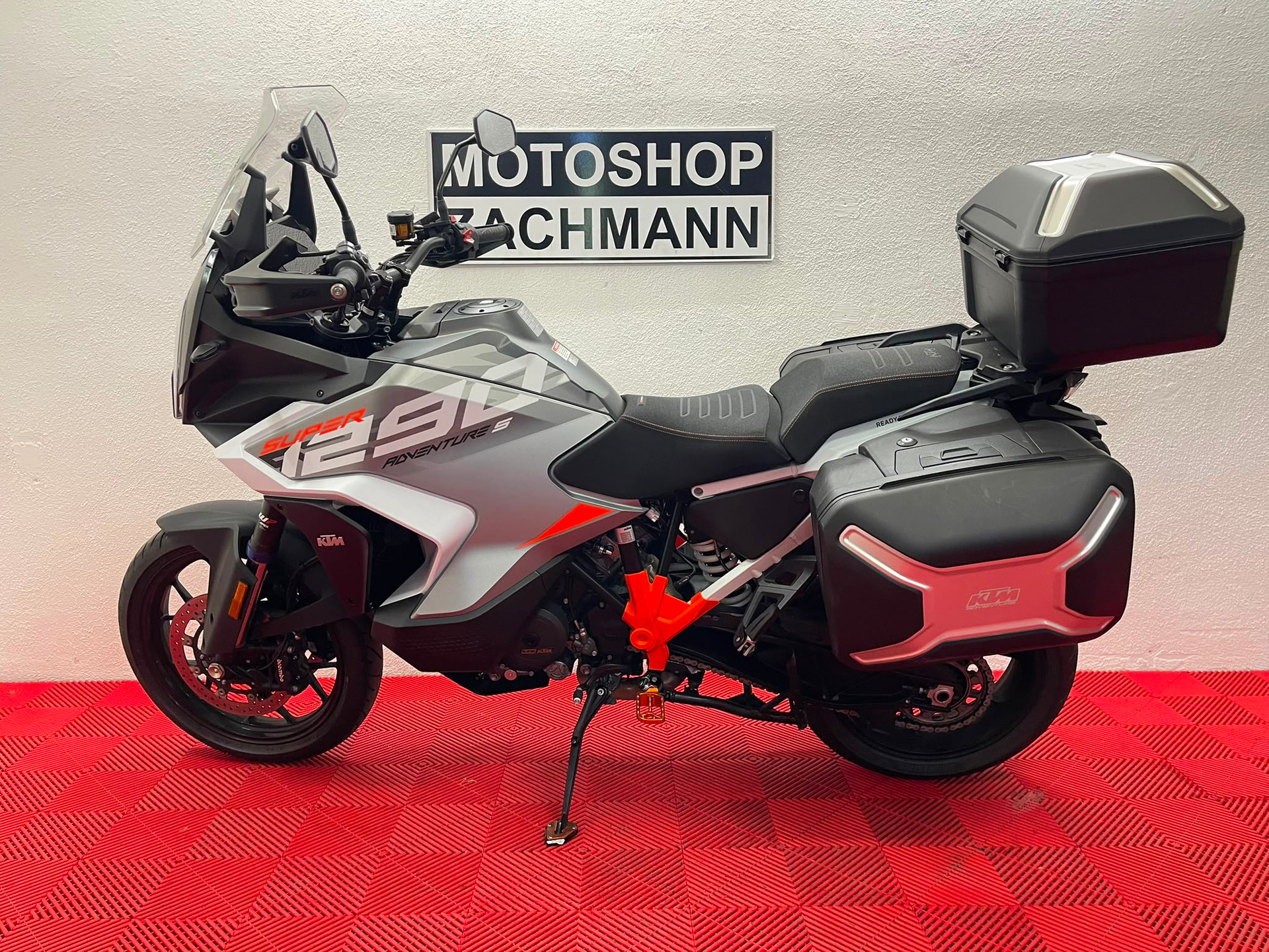 KTM 1290 Super Adventure S-showroom-element-3