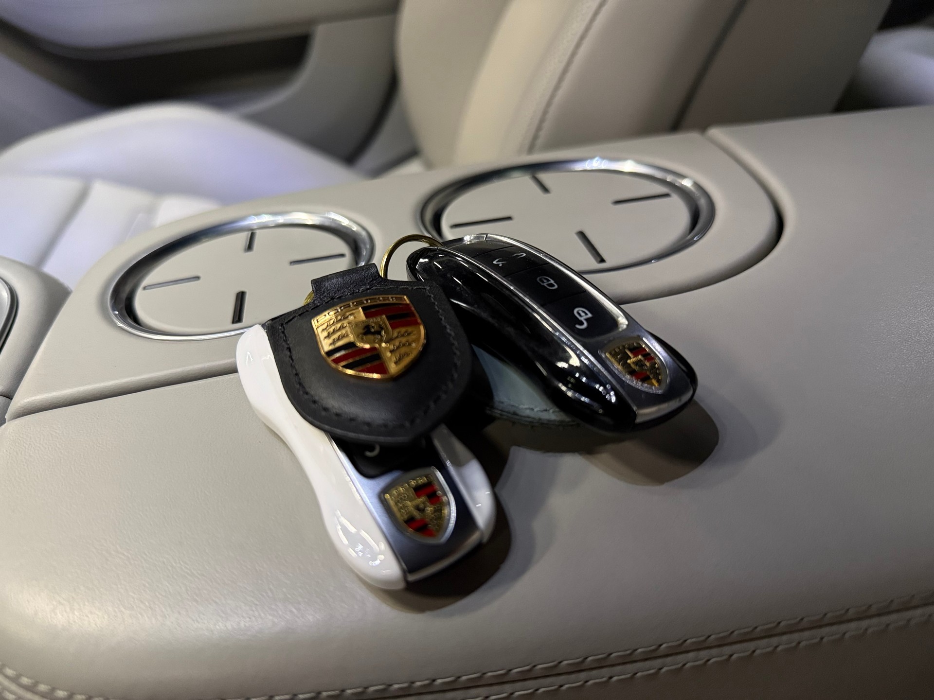 PORSCHE Panamera 4 E-Hybrid Sport Turismo / ** Vollausstattung - Porsche Service Historie **-image-25
