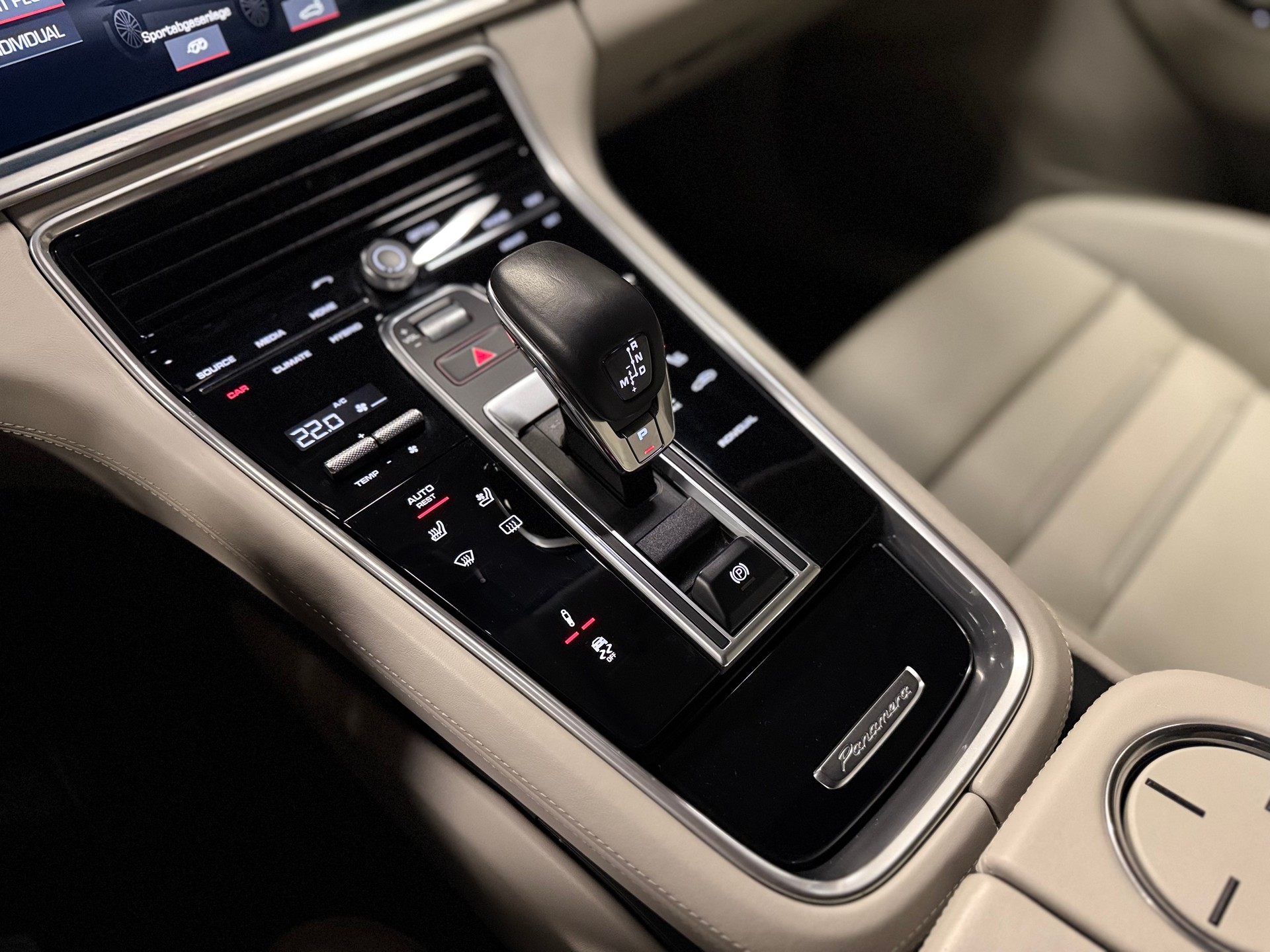 PORSCHE Panamera 4 E-Hybrid Sport Turismo / ** Vollausstattung - Porsche Service Historie **-image-15
