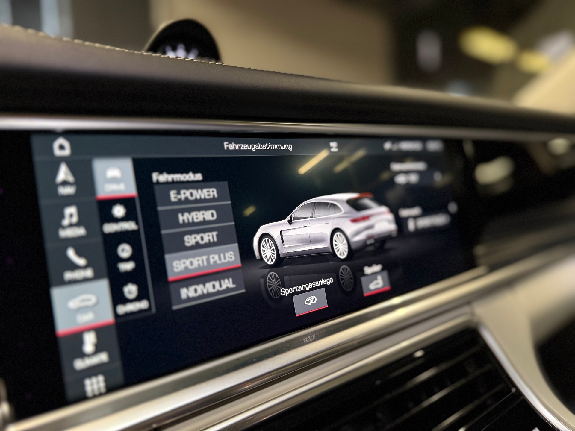 PORSCHE Panamera 4 E-Hybrid Sport Turismo / ** Vollausstattung - Porsche Service Historie **-image-17