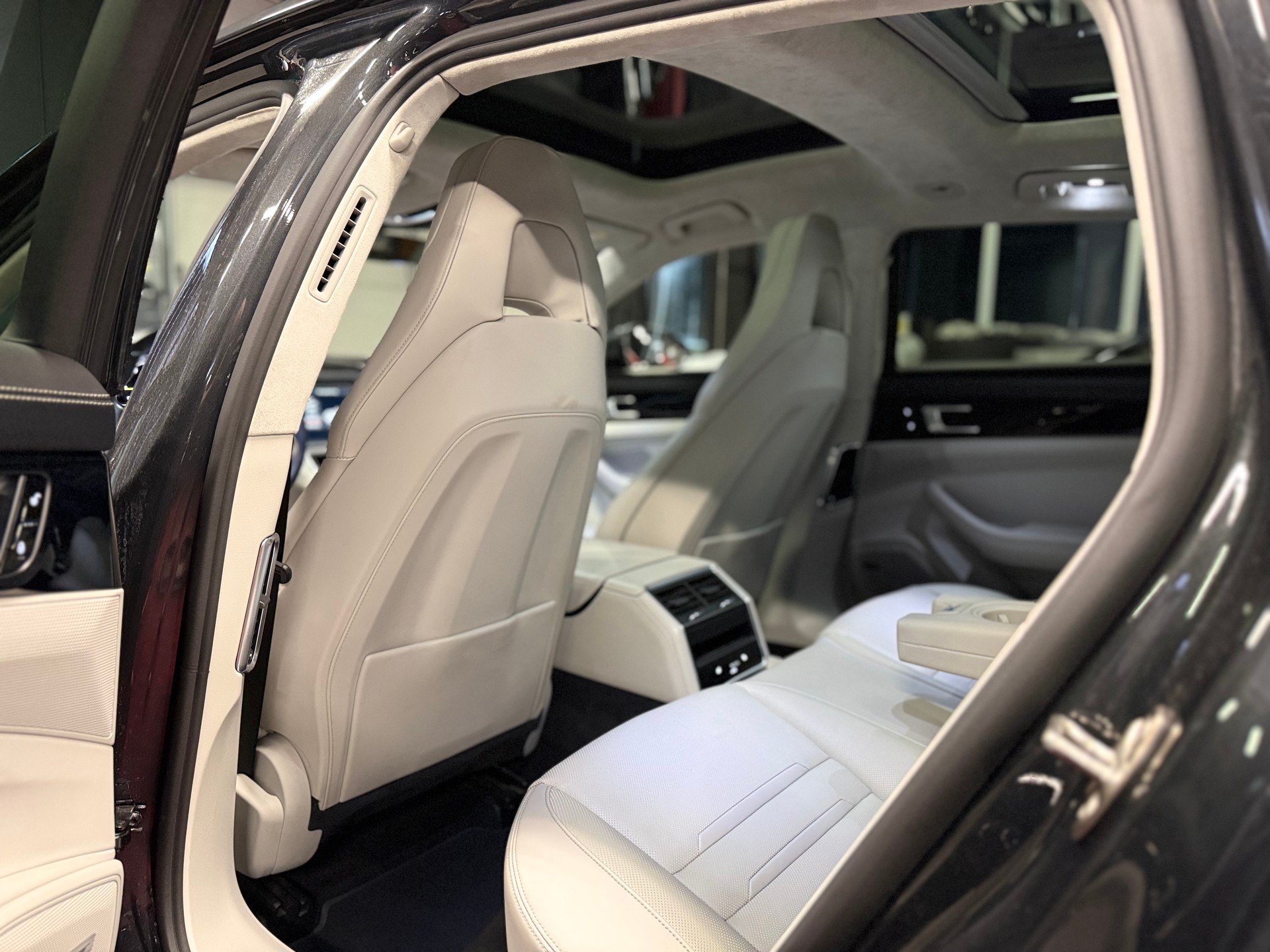 PORSCHE Panamera 4 E-Hybrid Sport Turismo / ** Vollausstattung - Porsche Service Historie **-image-21