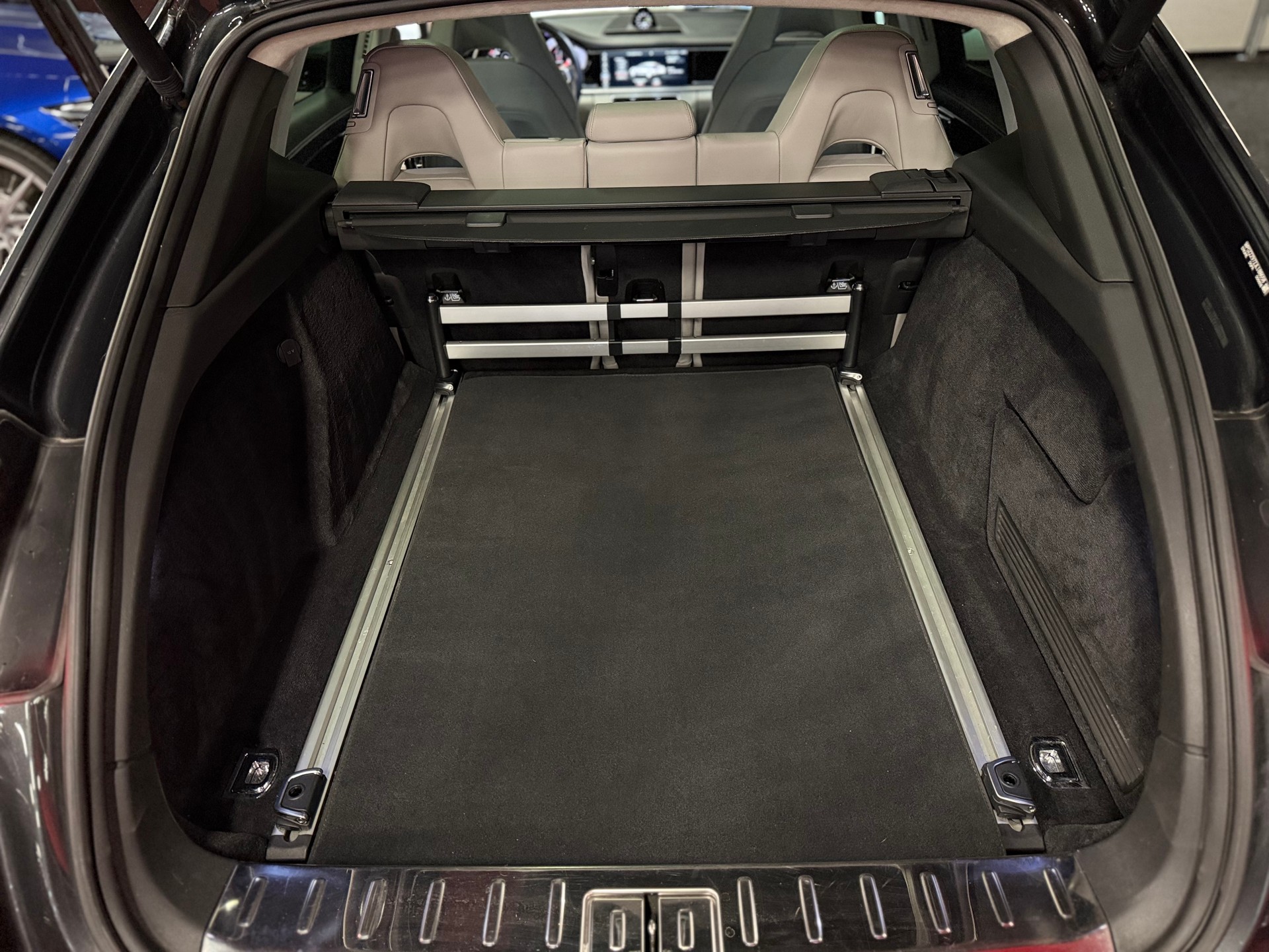 PORSCHE Panamera 4 E-Hybrid Sport Turismo / ** Vollausstattung - Porsche Service Historie **-image-24