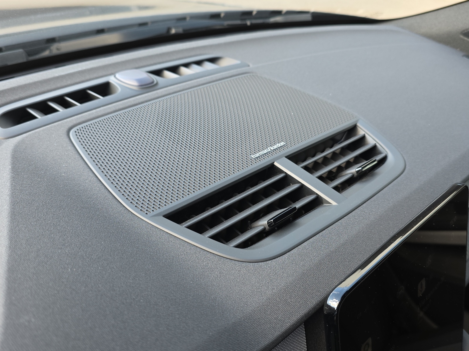 POLESTAR 2 Long Range Dual Motor-image-20