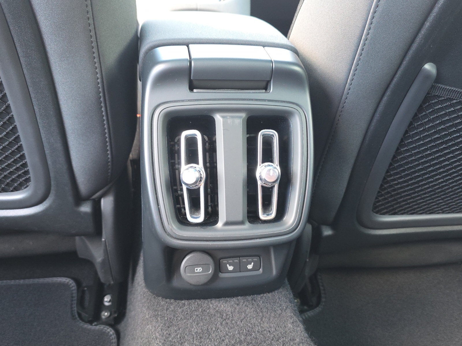 POLESTAR 2 Long Range Dual Motor-image-19