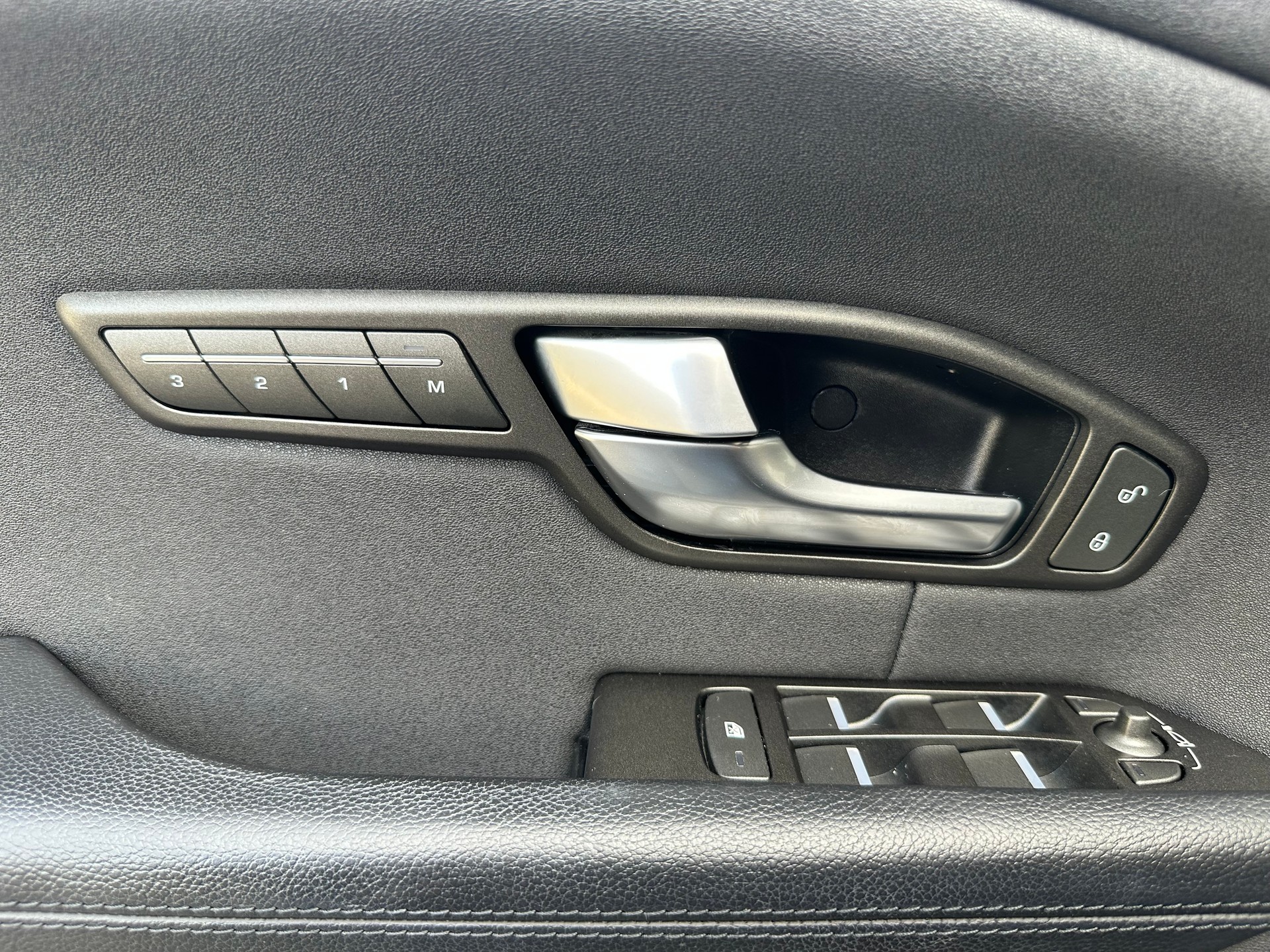 LAND ROVER Range Rover Evoque 2.0 Si4 SE AT9-image-19