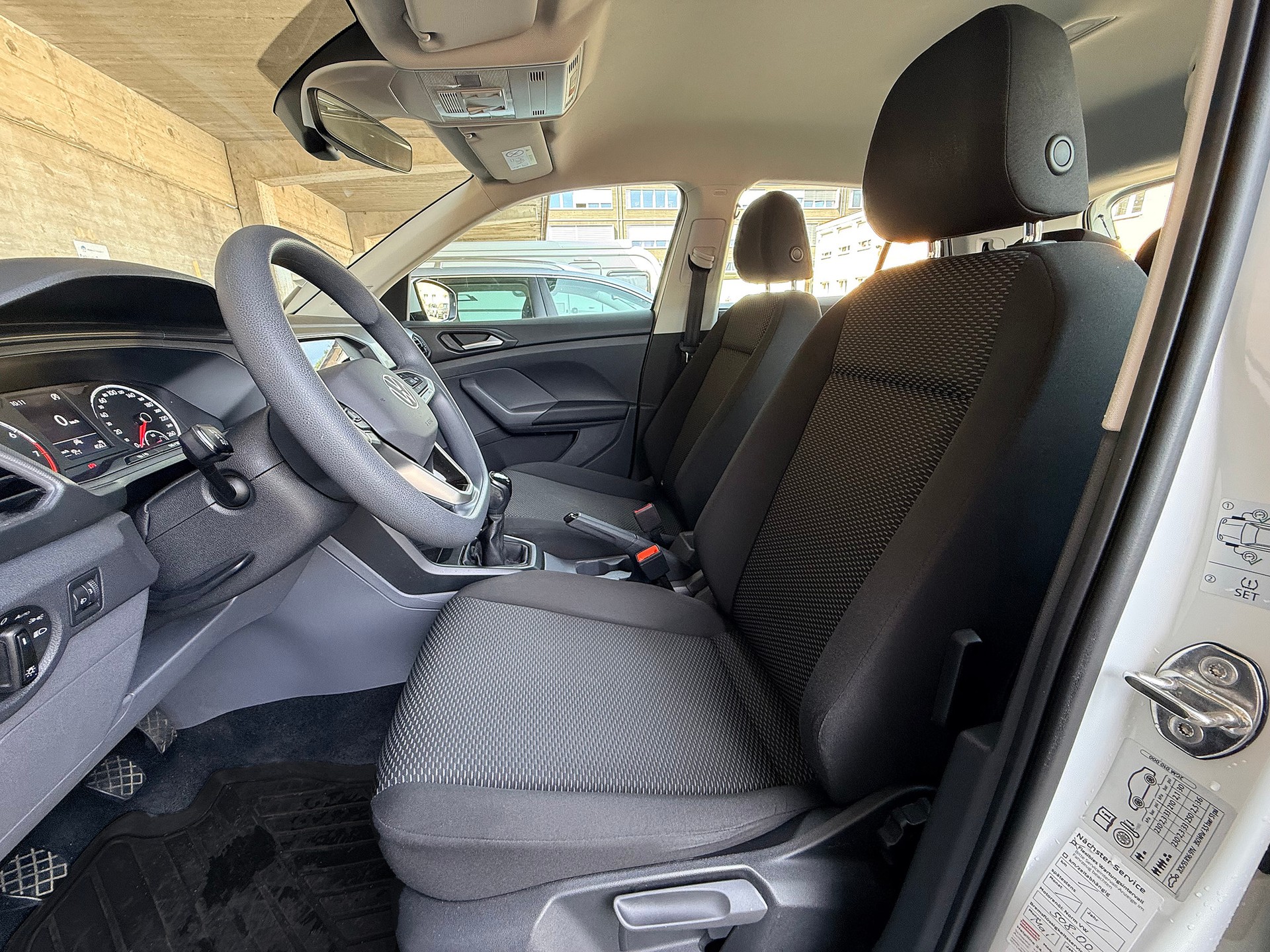 VW T-Cross 1.0 TSI Life-image-17