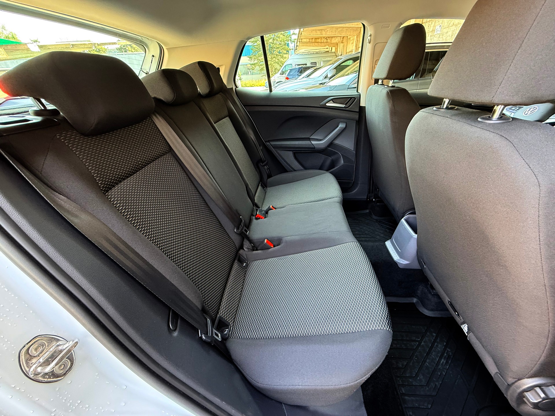 VW T-Cross 1.0 TSI Life-image-10