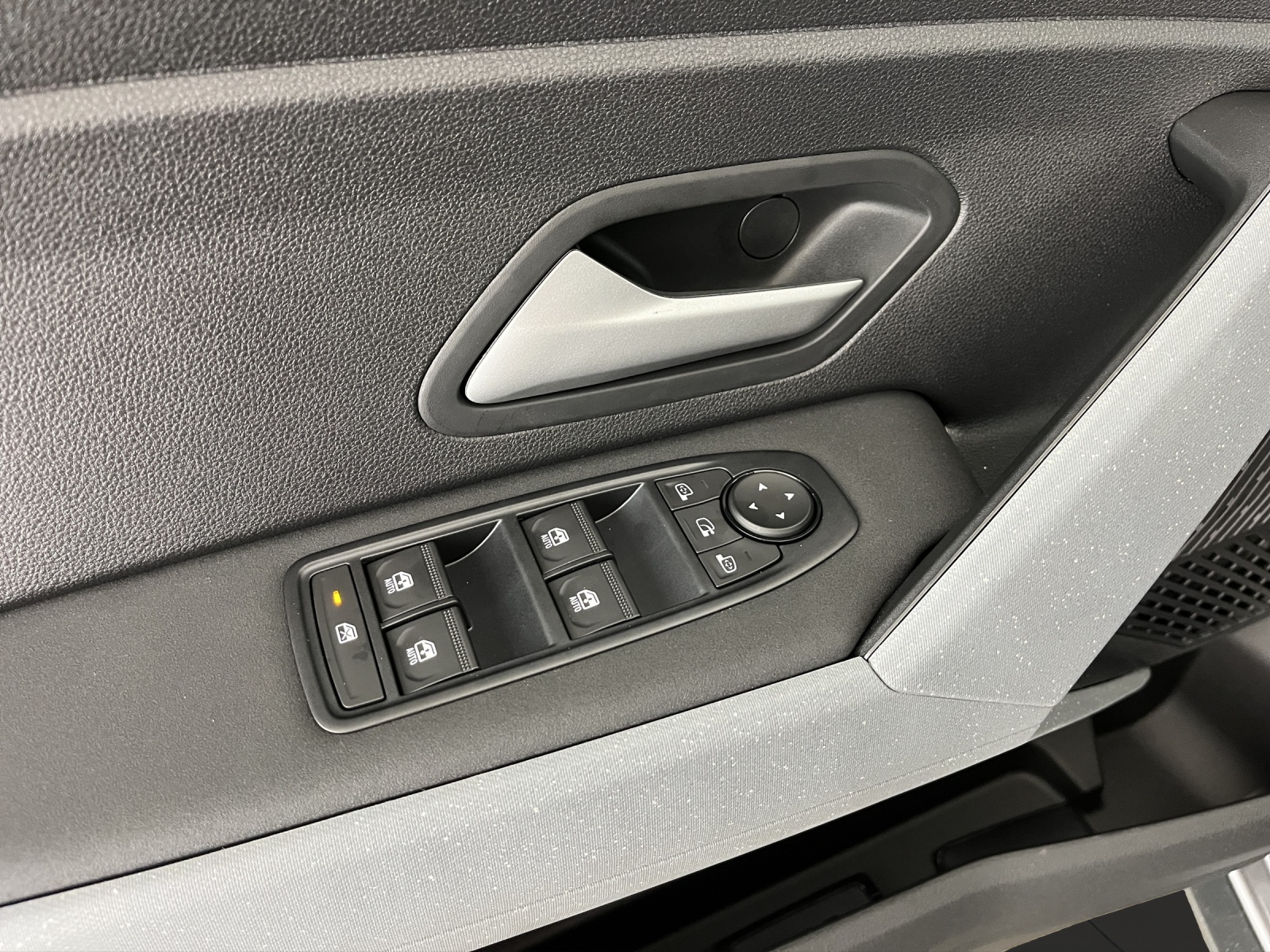 DACIA Duster 1.2 Hybrid Journey 4WD-image-12