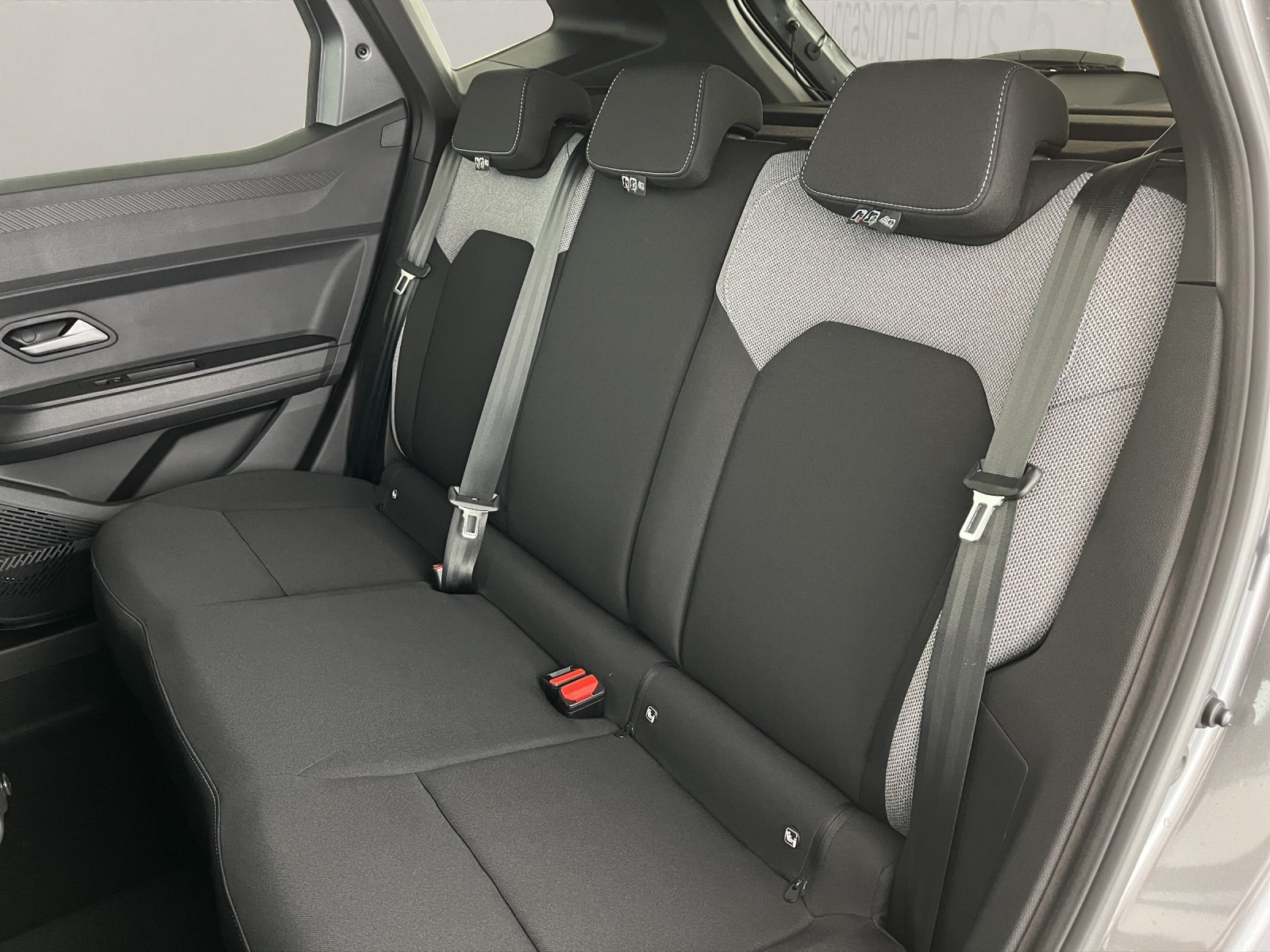 DACIA Duster 1.2 Hybrid Journey 4WD-image-16