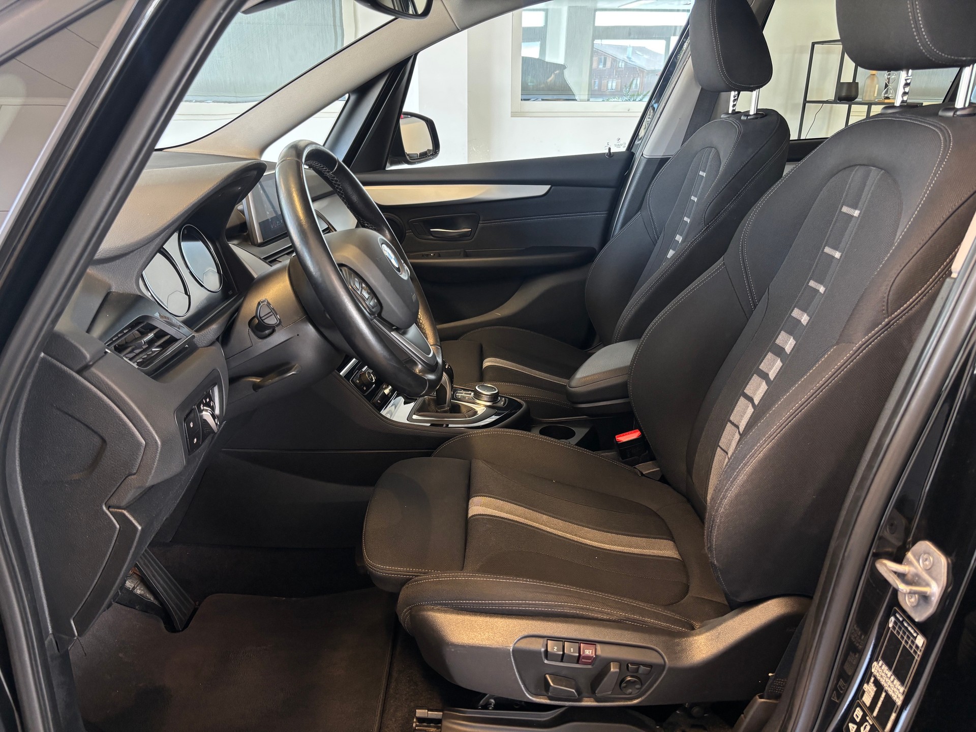 BMW 218d xDrive Gran Tourer Steptronic-image-11