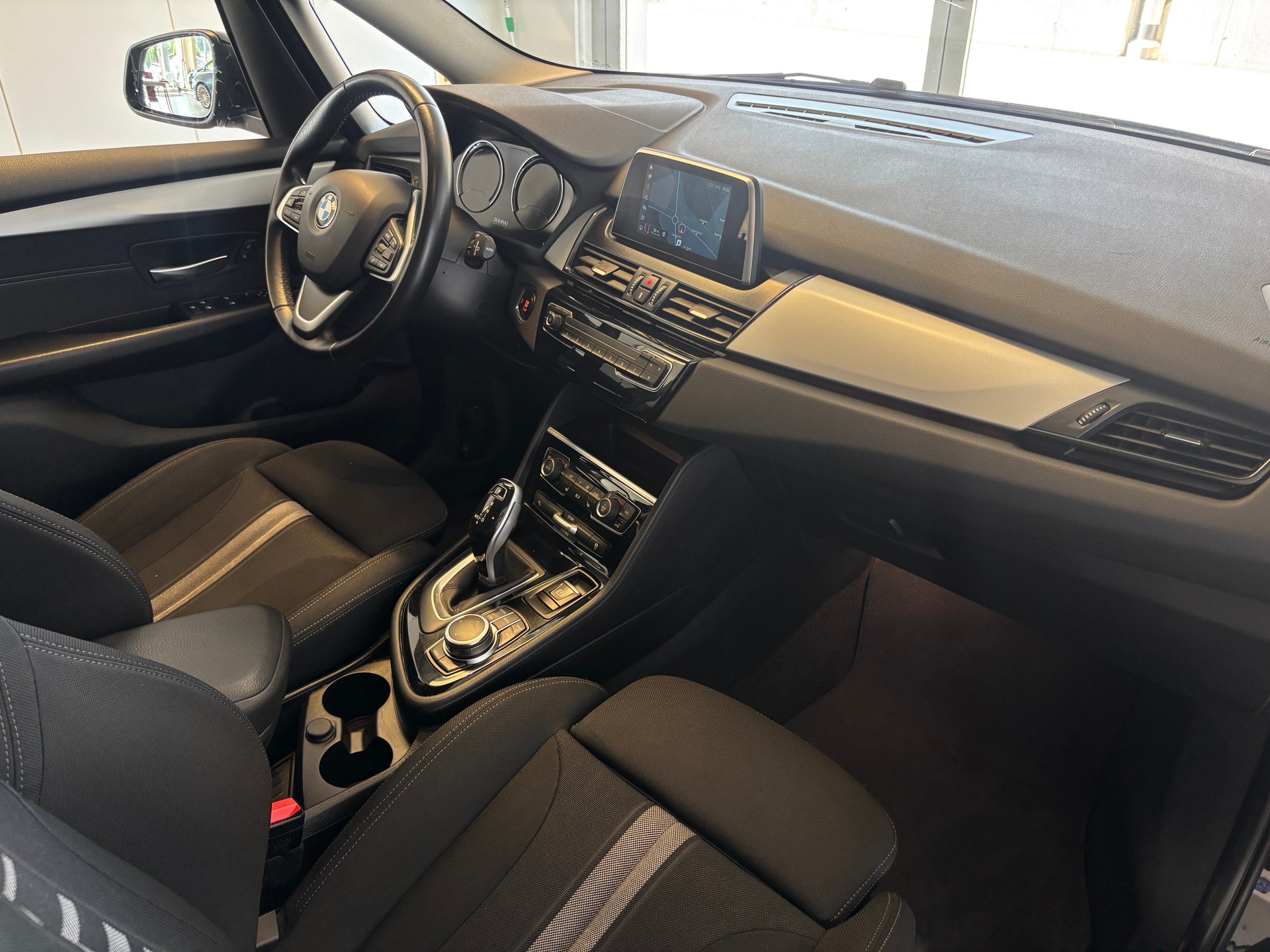 BMW 218d xDrive Gran Tourer Steptronic-image-4