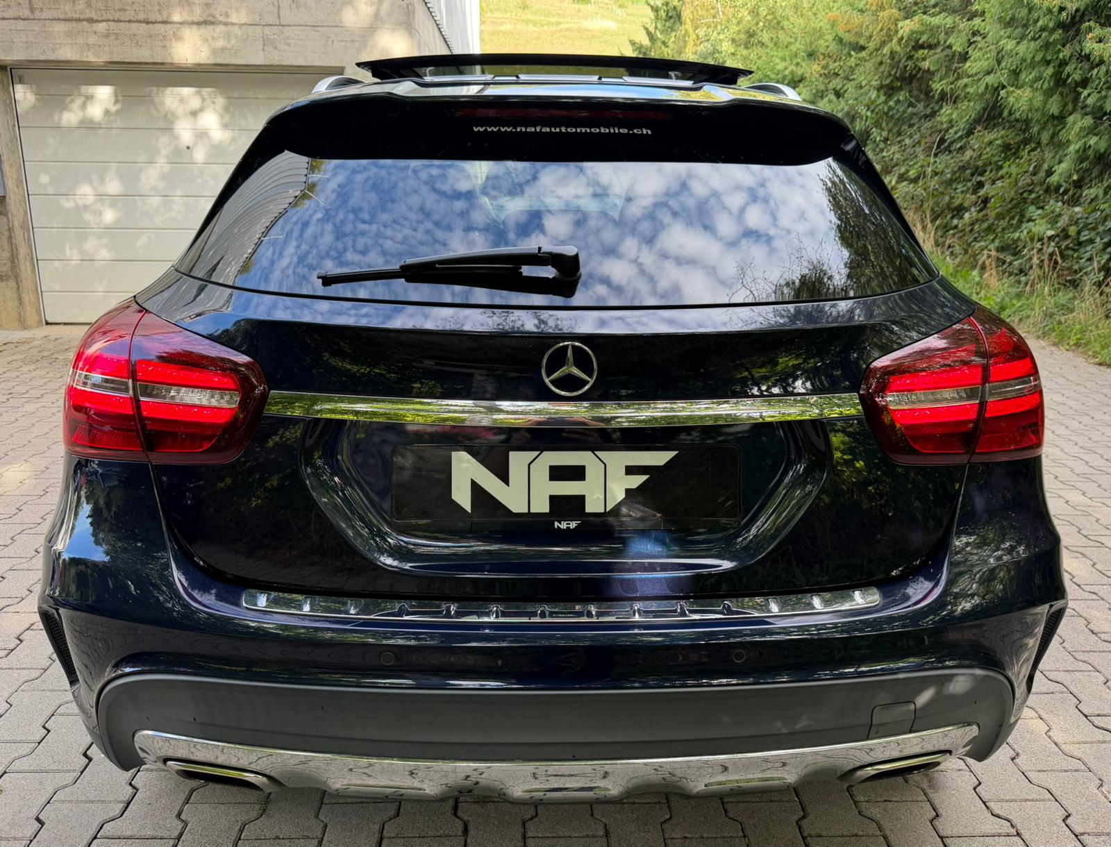 MERCEDES-BENZ GLA 200 AMG Line 7G-DCT-showroom-element-3