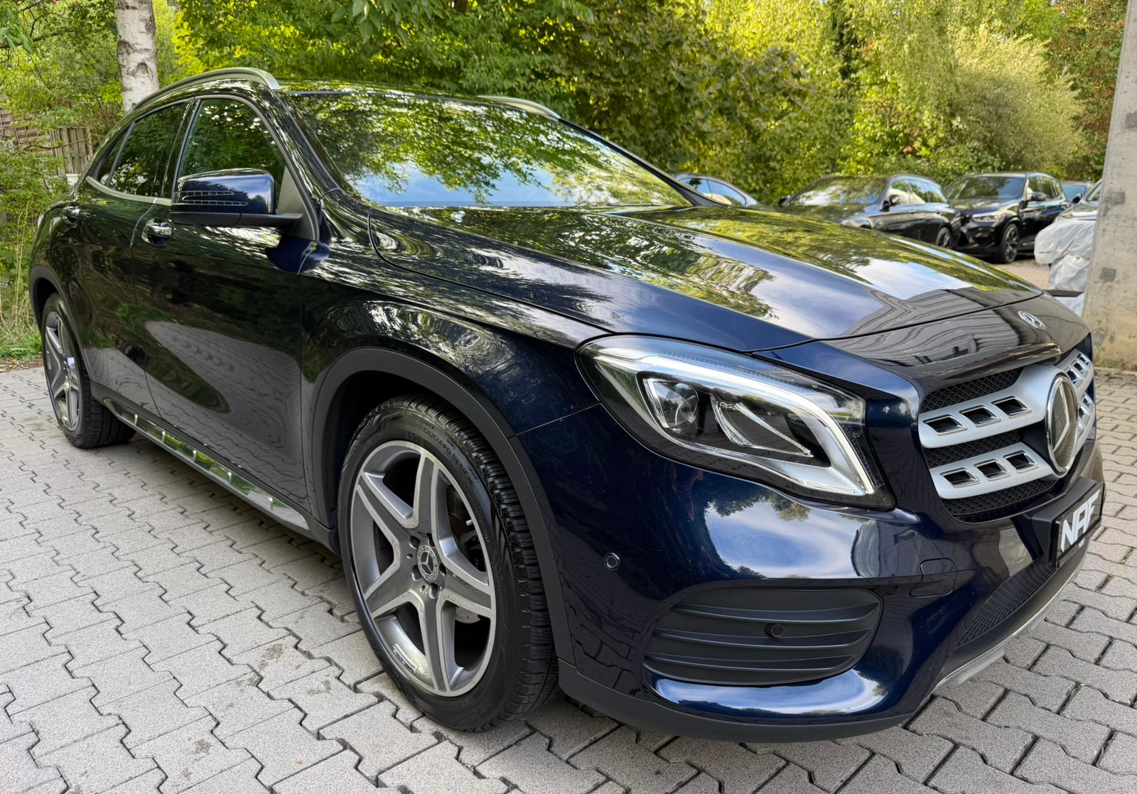 MERCEDES-BENZ GLA 200 AMG Line 7G-DCT-image-6