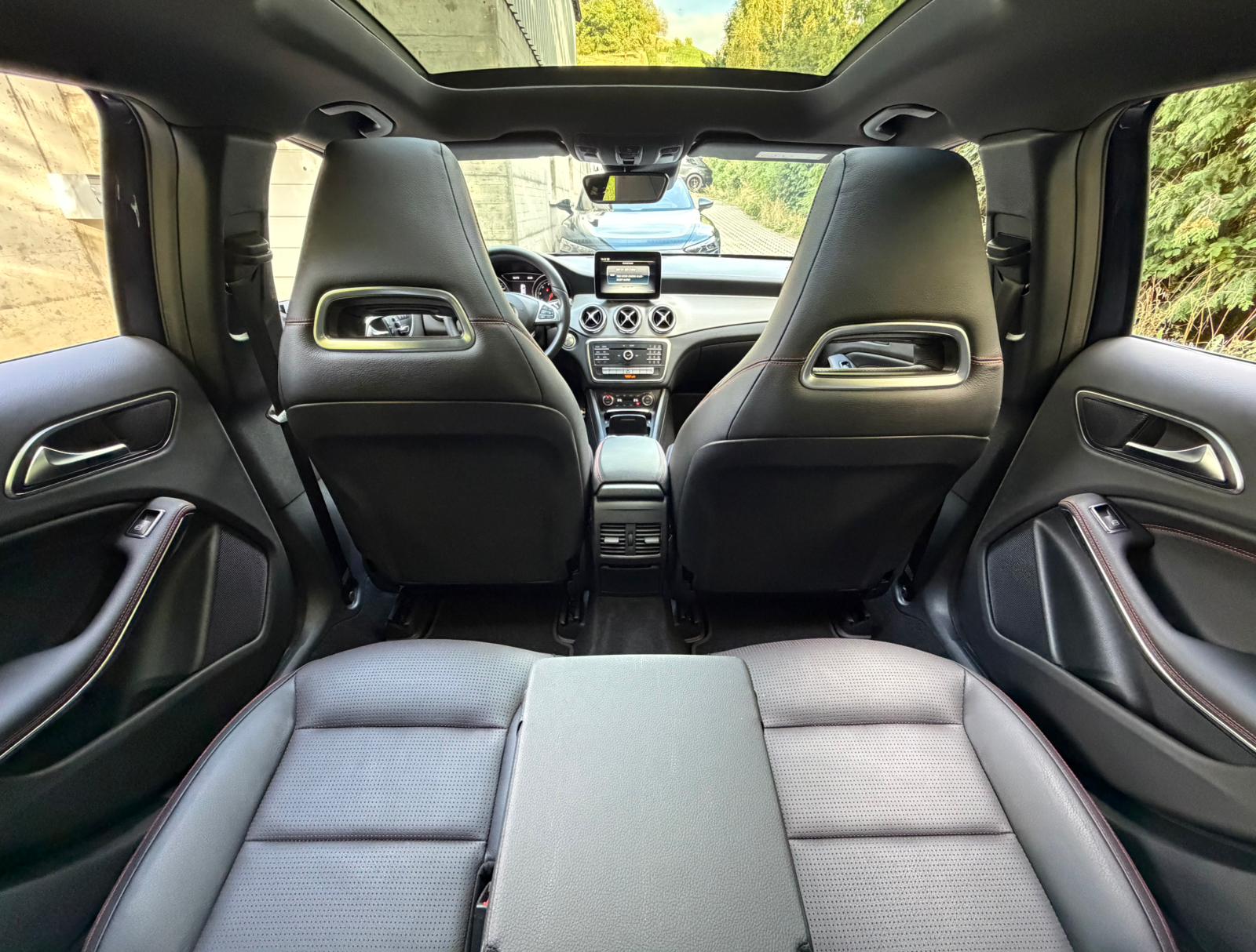 MERCEDES-BENZ GLA 200 AMG Line 7G-DCT-image-26