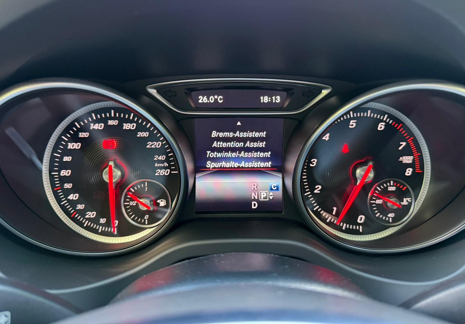 MERCEDES-BENZ GLA 200 AMG Line 7G-DCT-image-19