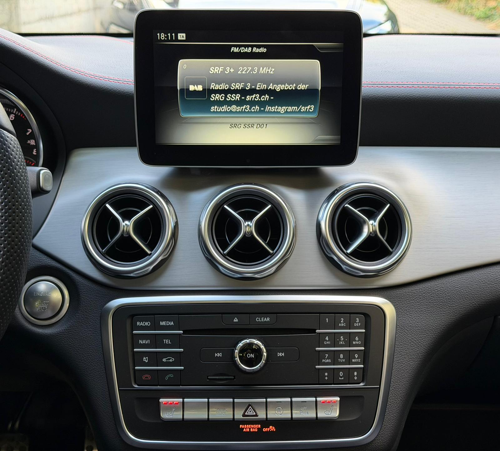 MERCEDES-BENZ GLA 200 AMG Line 7G-DCT-image-21