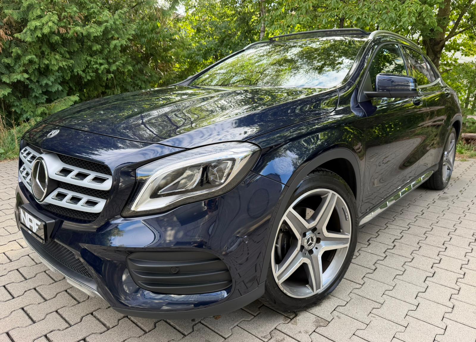 MERCEDES-BENZ GLA 200 AMG Line 7G-DCT