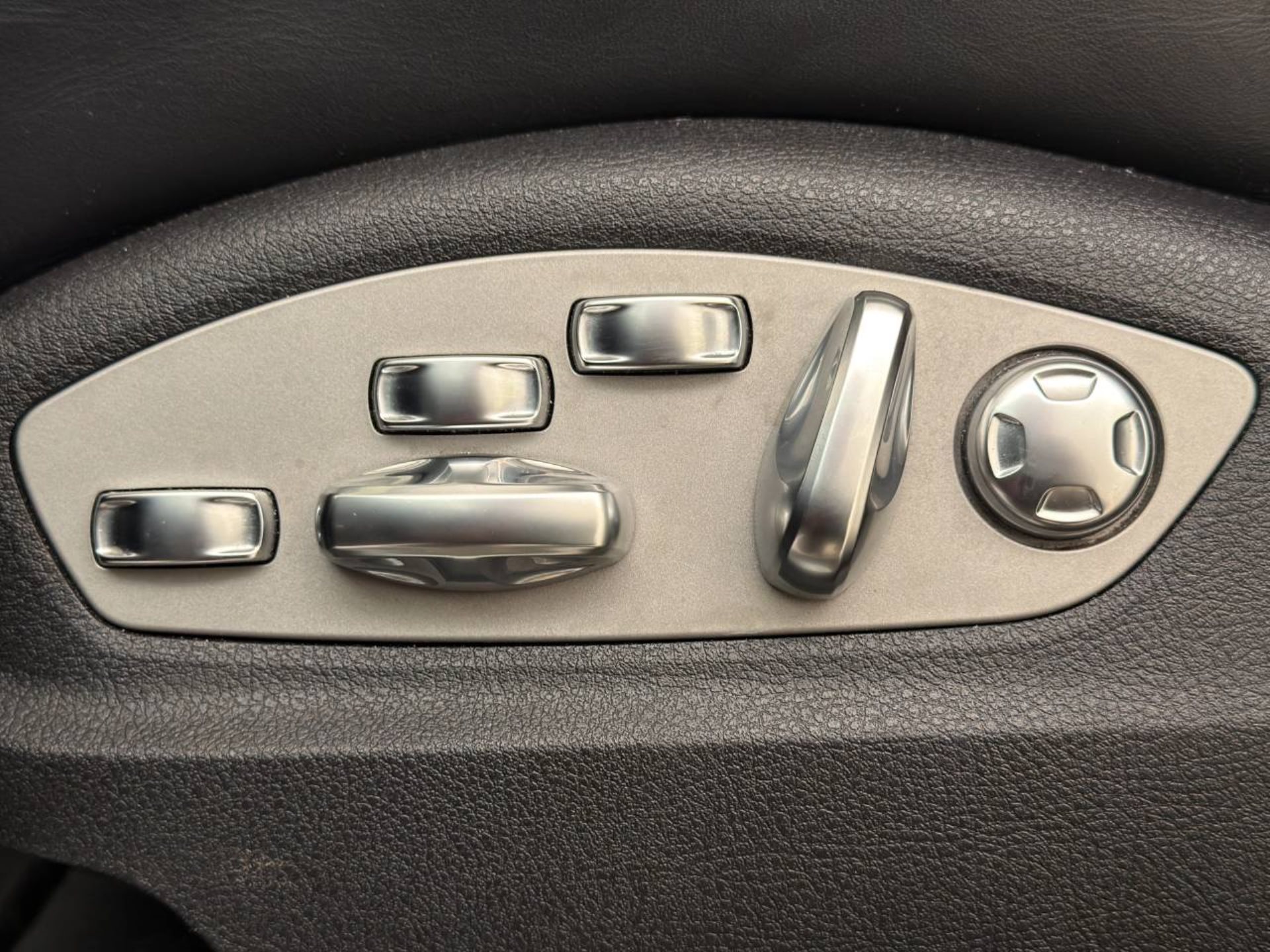 PORSCHE Macan S-image-24