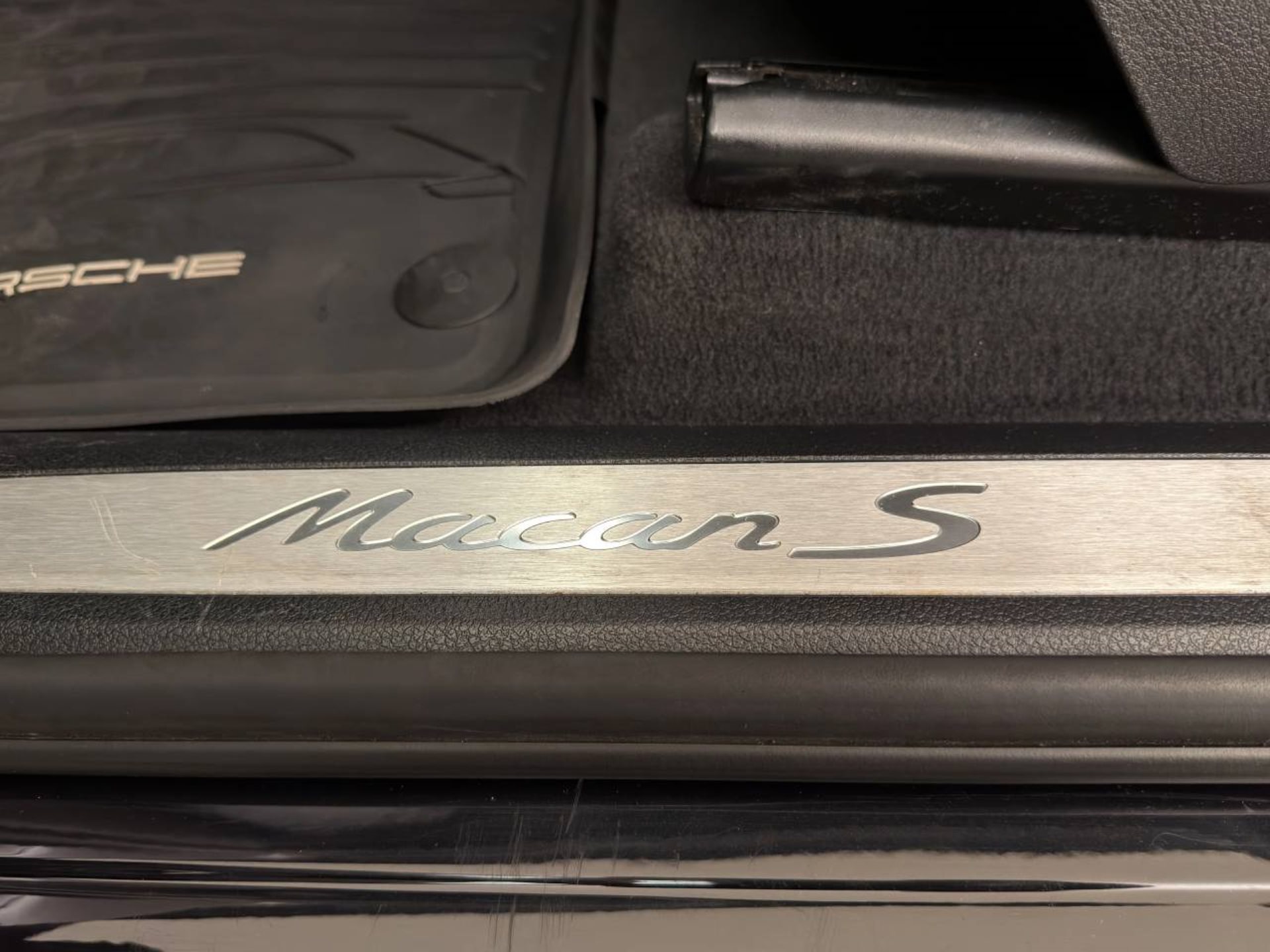 PORSCHE Macan S-image-22
