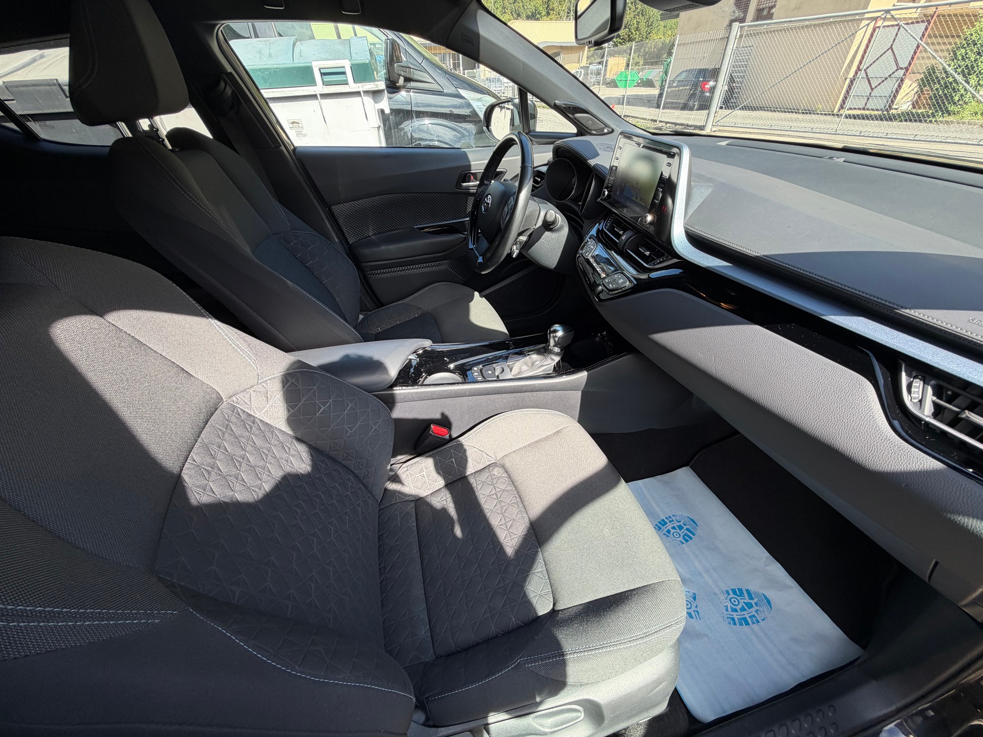 TOYOTA C-HR 2.0 HSD CVT Trend-image-10