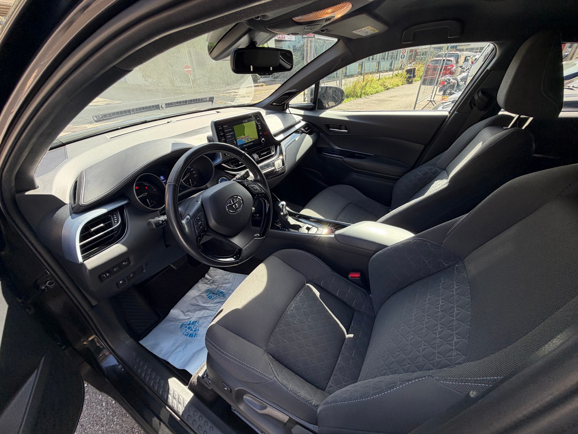 TOYOTA C-HR 2.0 HSD CVT Trend-image-12