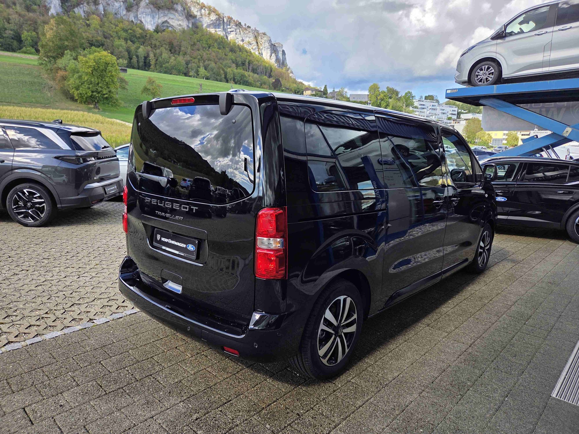 PEUGEOT Traveller Standard 2.2 BlueHDi 180 Family Edition S/S-showroom-element-3