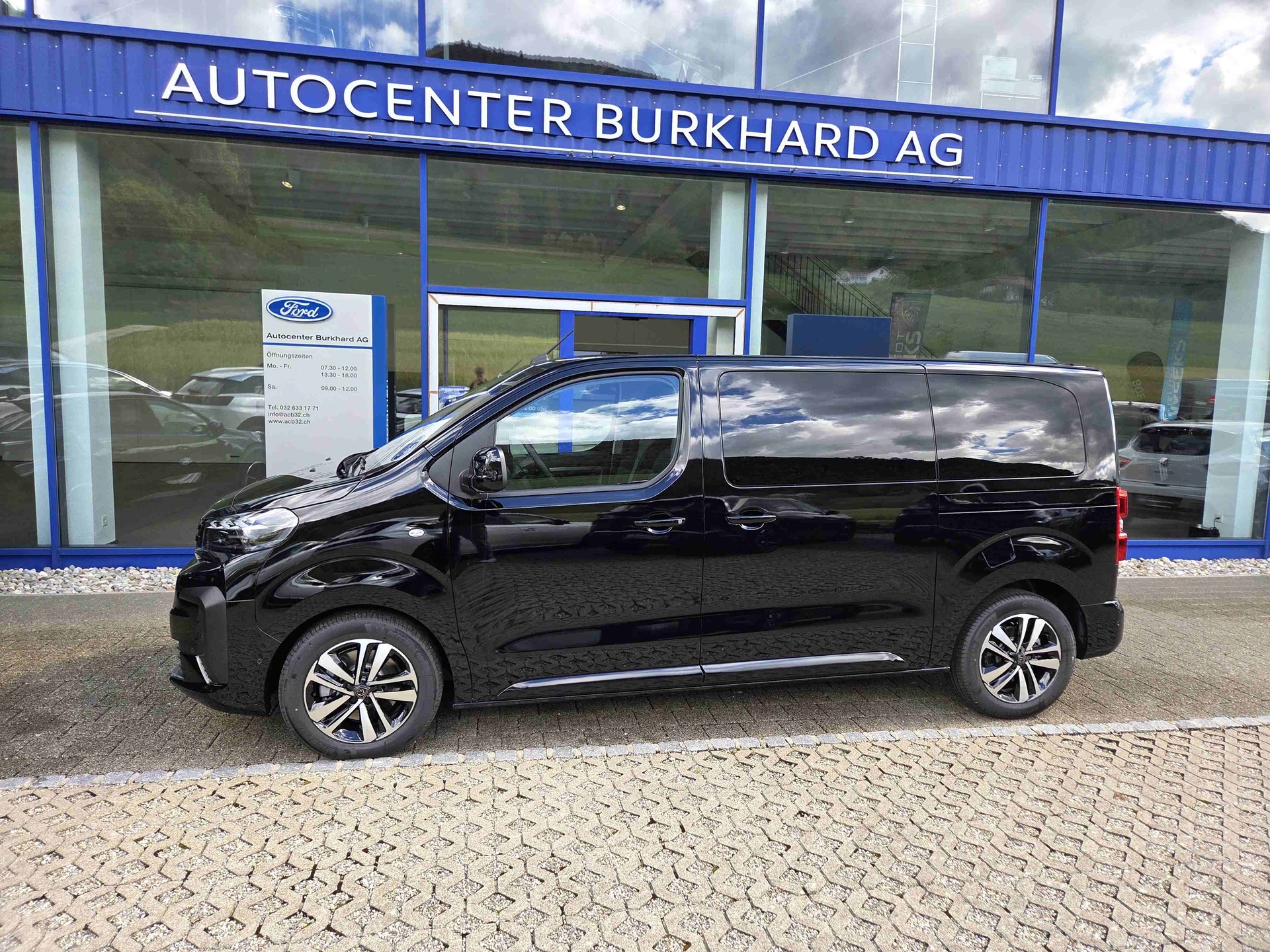 PEUGEOT Traveller Standard 2.2 BlueHDi 180 Family Edition S/S