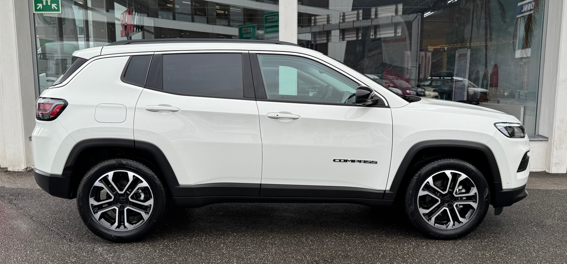 JEEP Compass 4x2 1.5 T MHEV Swiss Limited-showroom-element-1