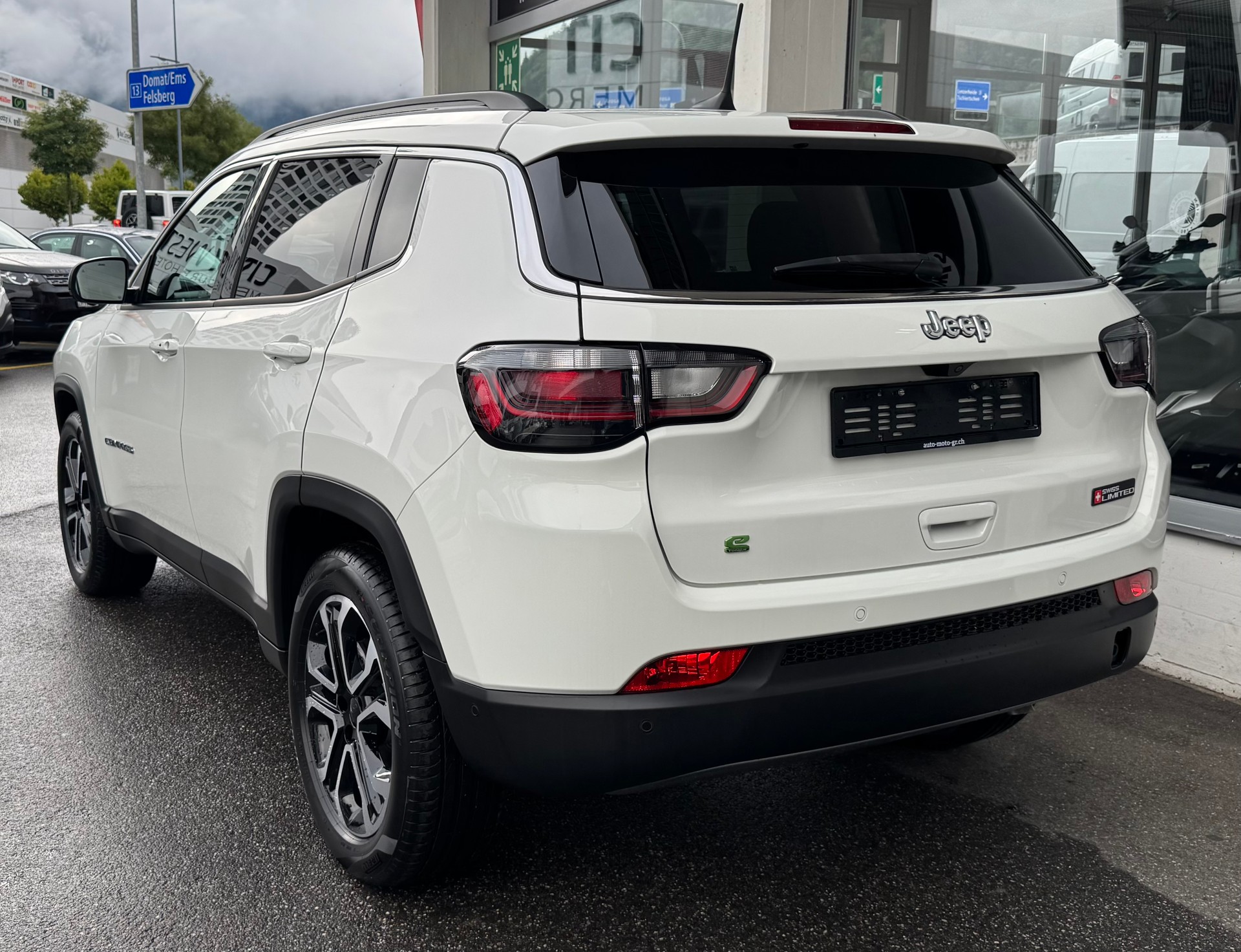 JEEP Compass 4x2 1.5 T MHEV Swiss Limited-showroom-element-3