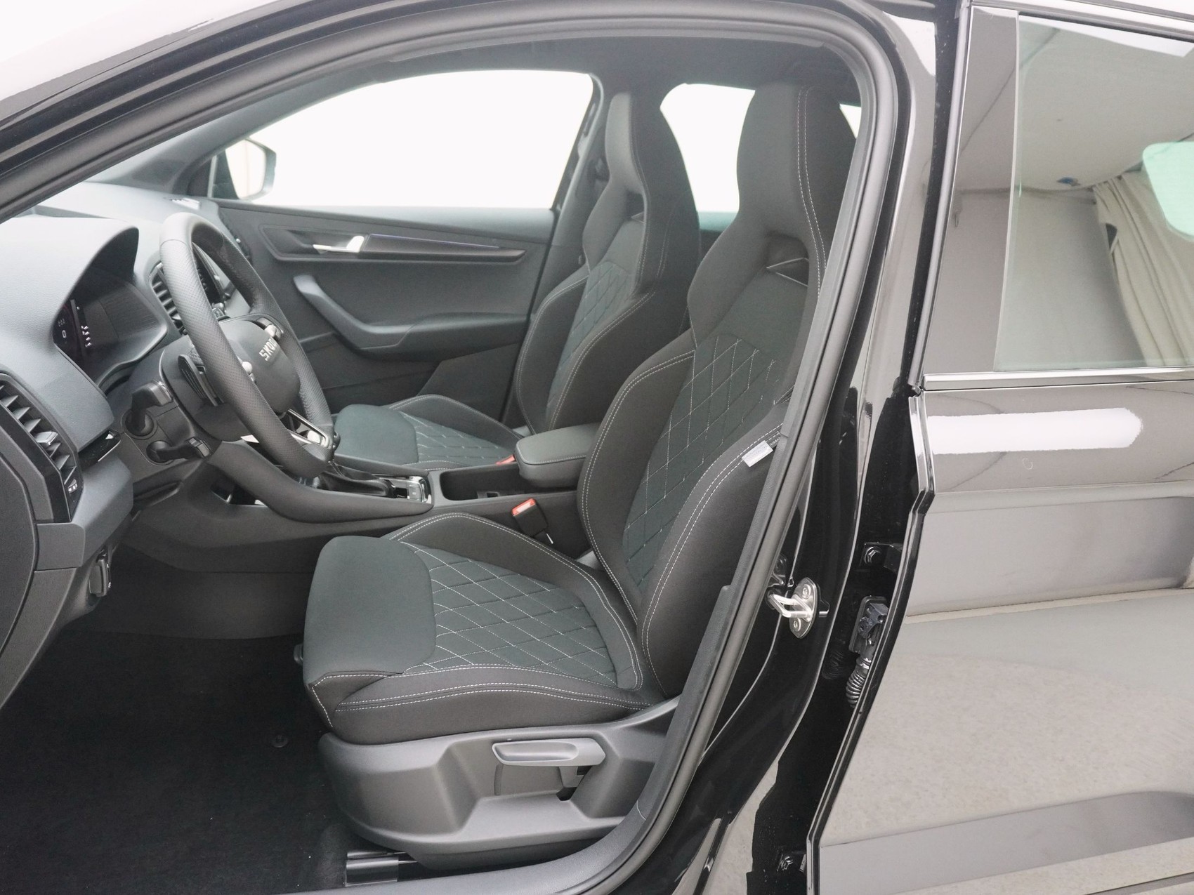 SKODA Karoq 1.5 TSI SportLine DSG-image-12