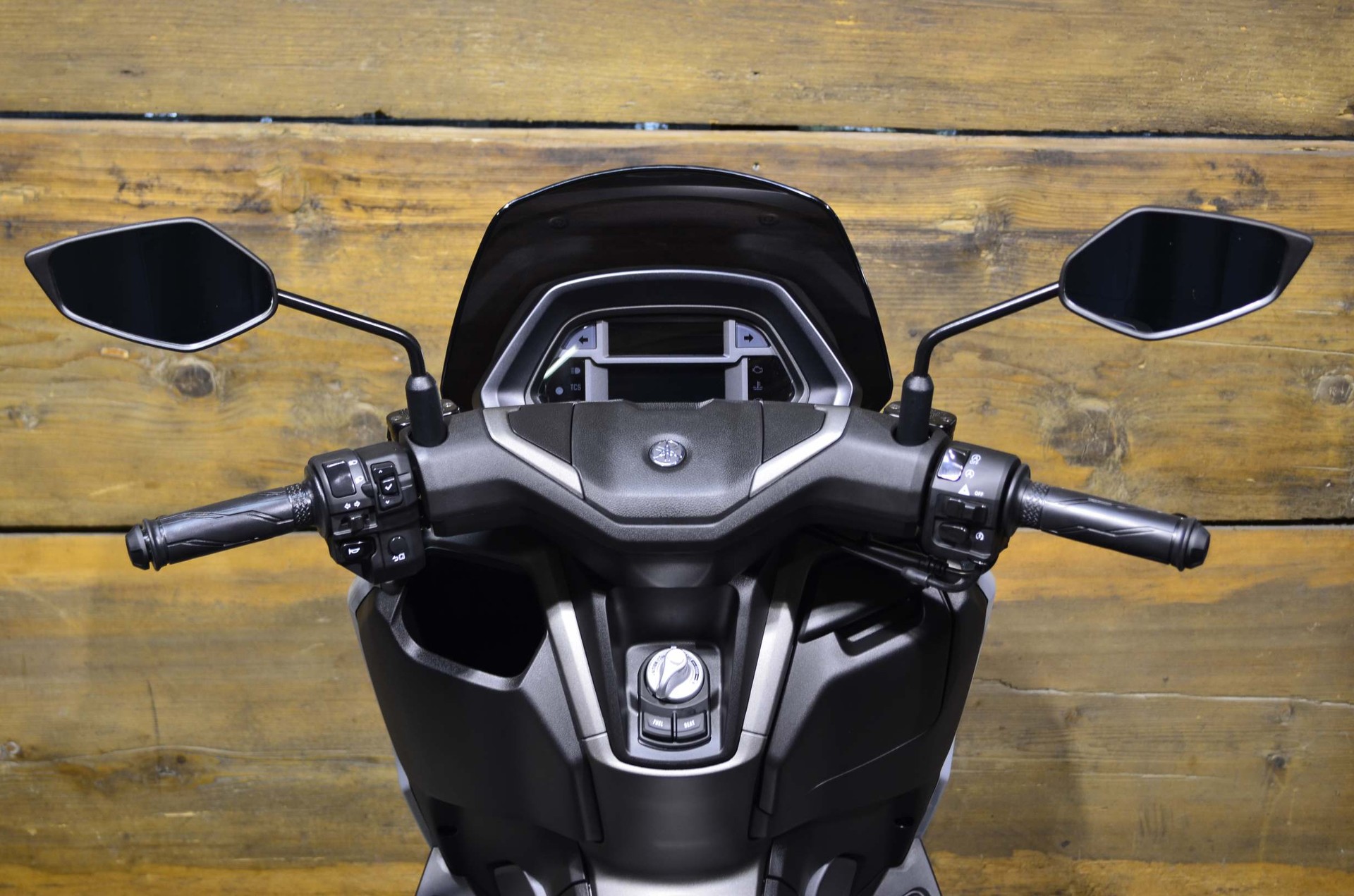 YAMAHA GPD 125 NMAX TechMax-showroom-element-2