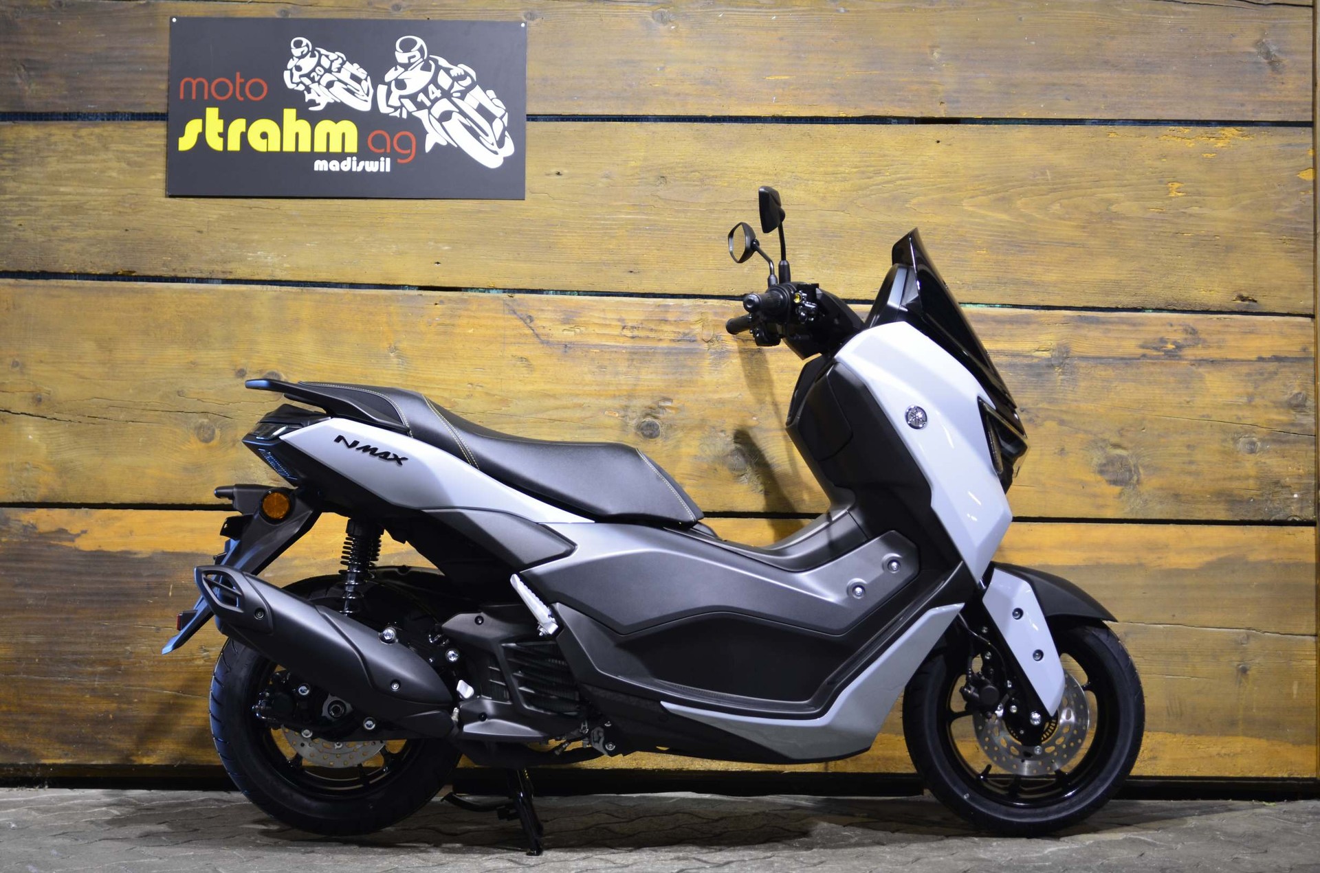YAMAHA GPD 125 NMAX TechMax-showroom-element-1