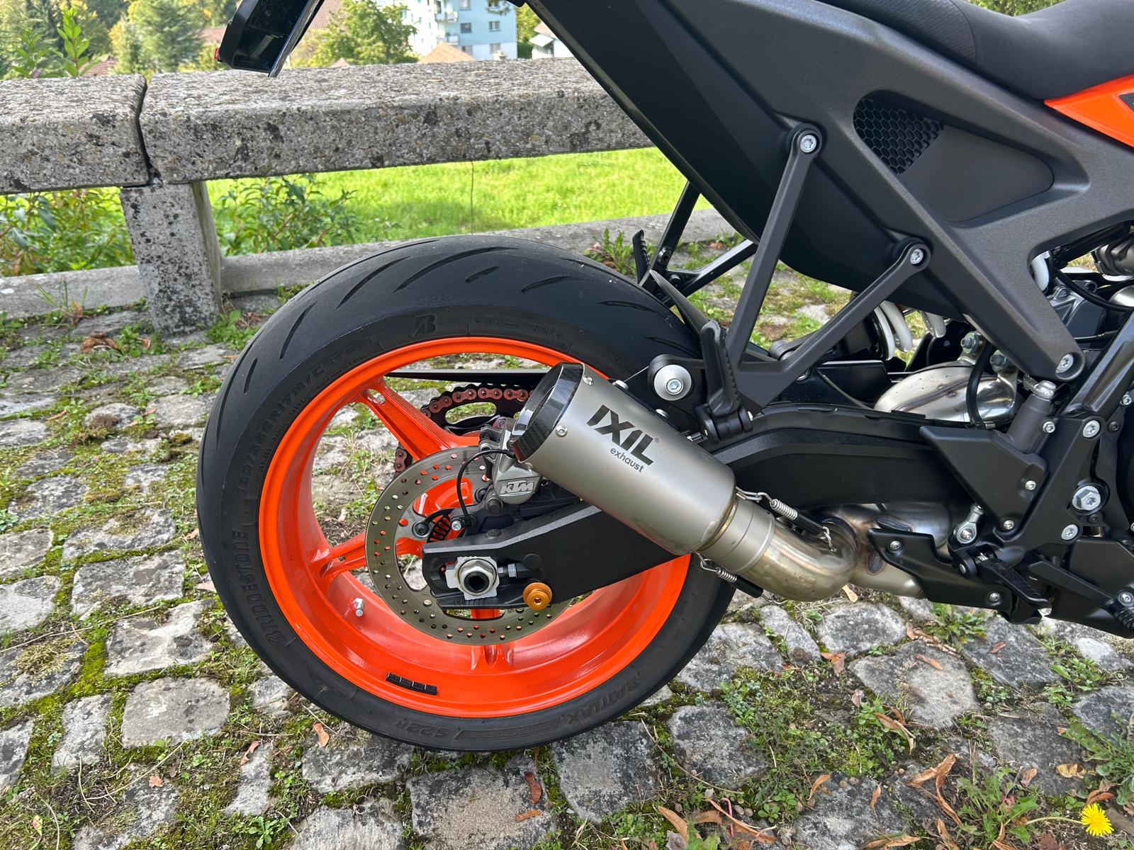 KTM 990 Duke-image-2