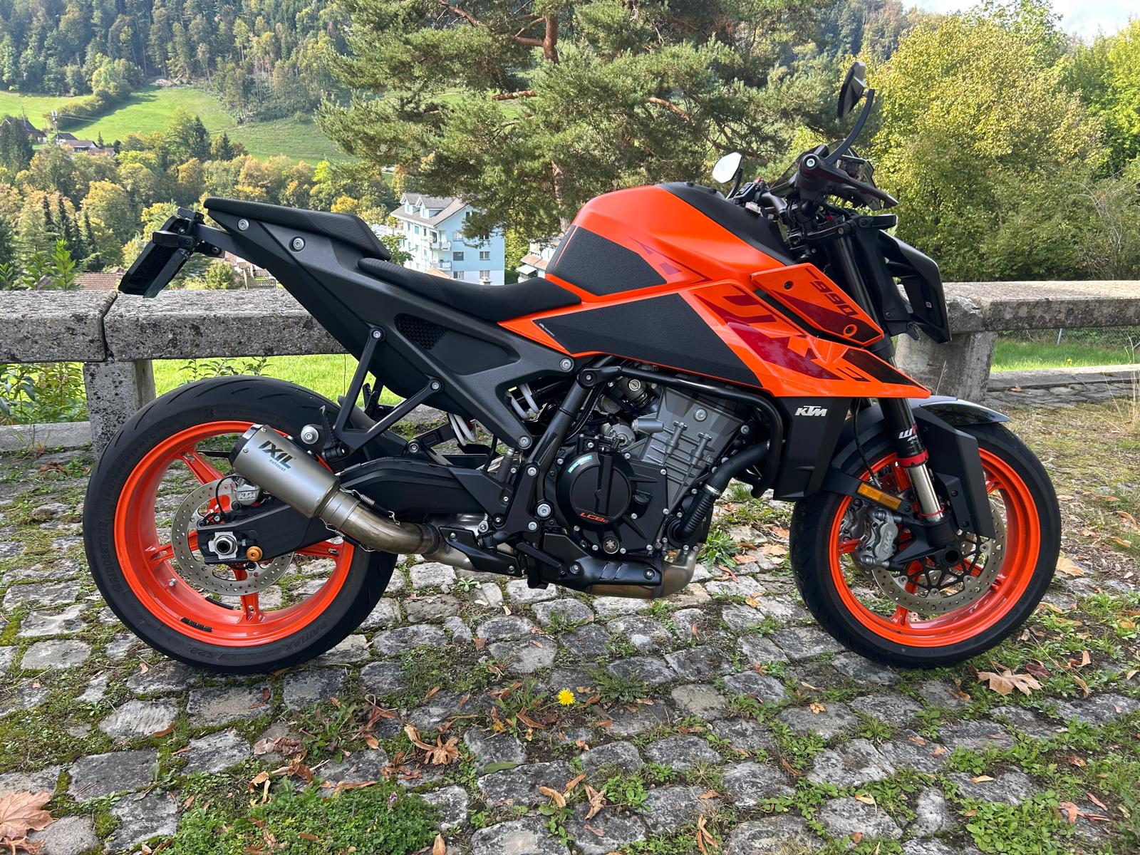 KTM 990 Duke-image-0