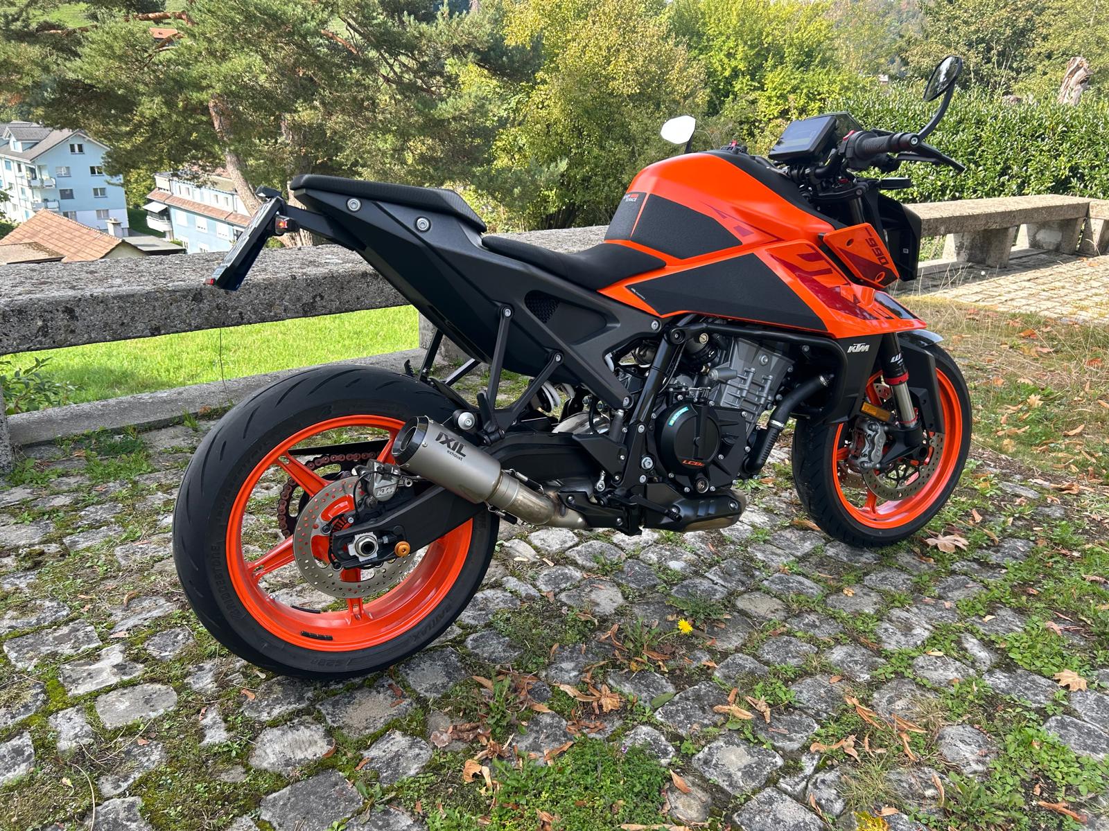KTM 990 Duke-image-8