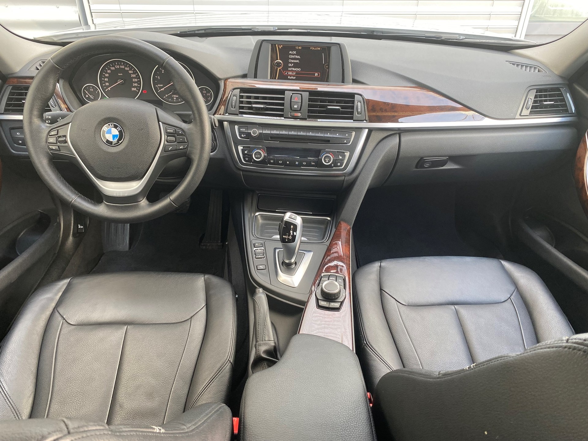 BMW 328i Luxury Line Steptronic-image-8