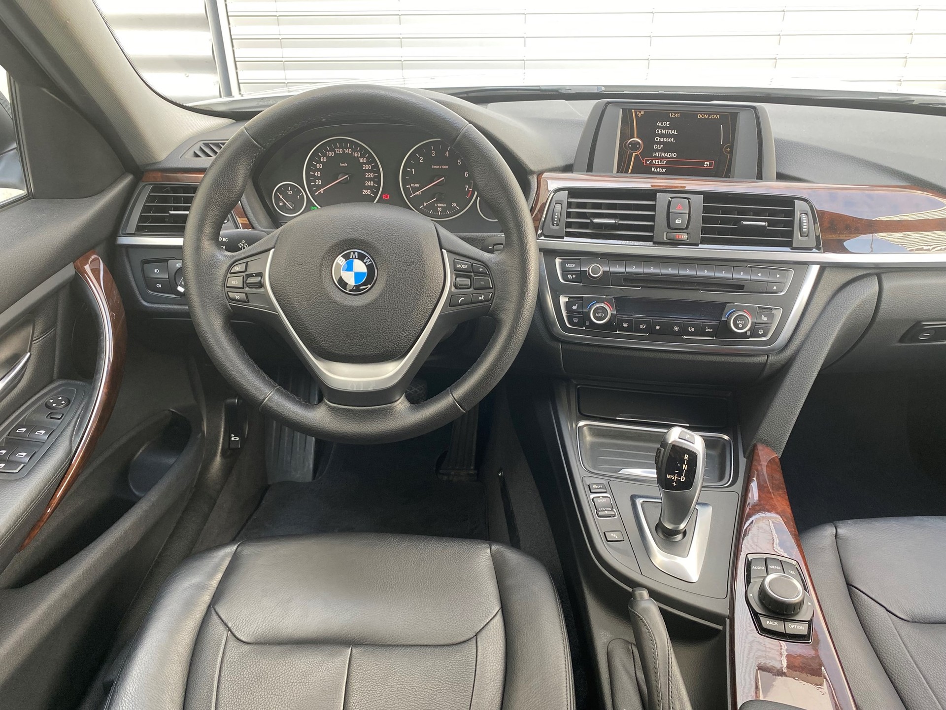 BMW 328i Luxury Line Steptronic-image-15