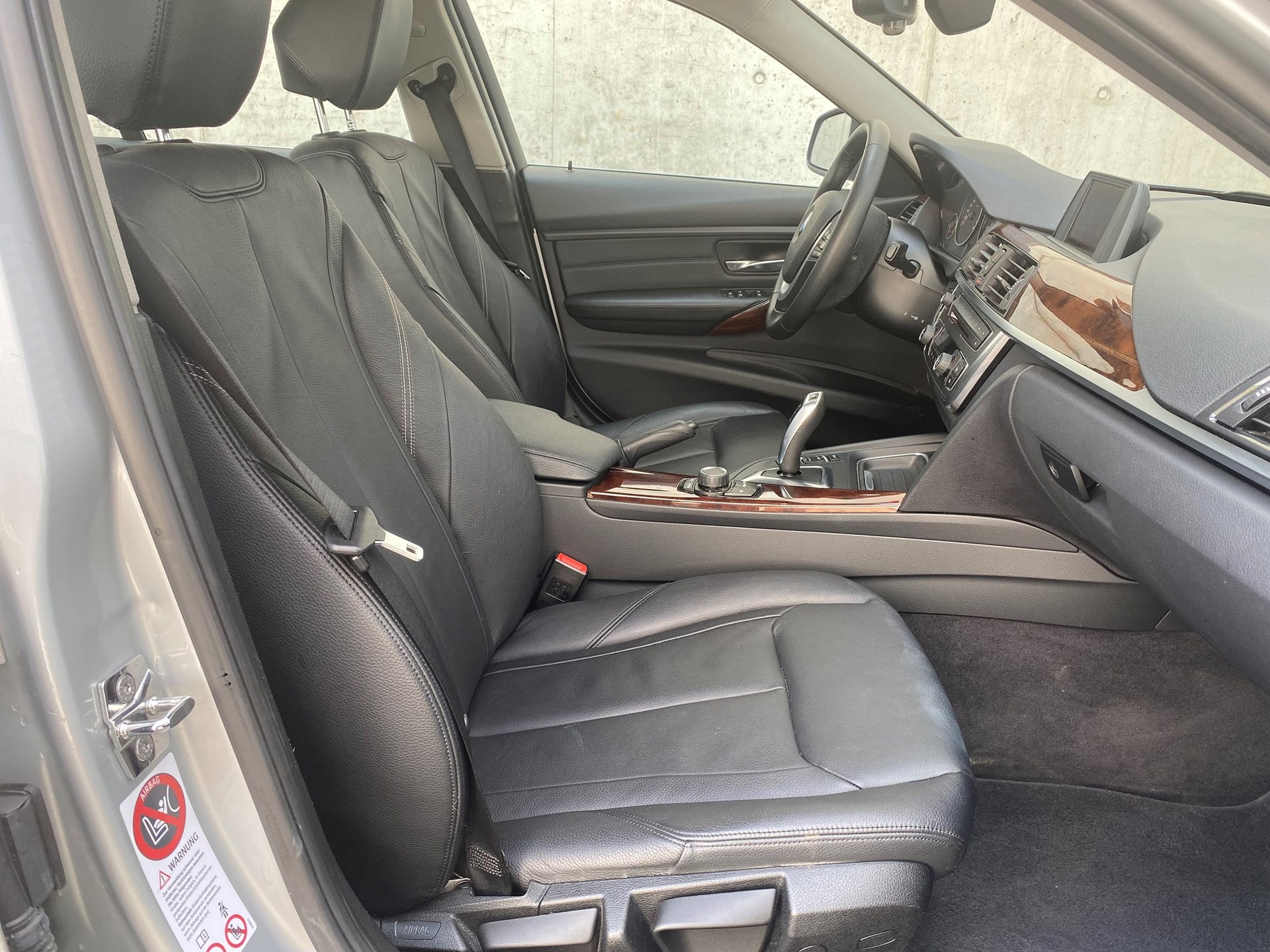 BMW 328i Luxury Line Steptronic-image-10